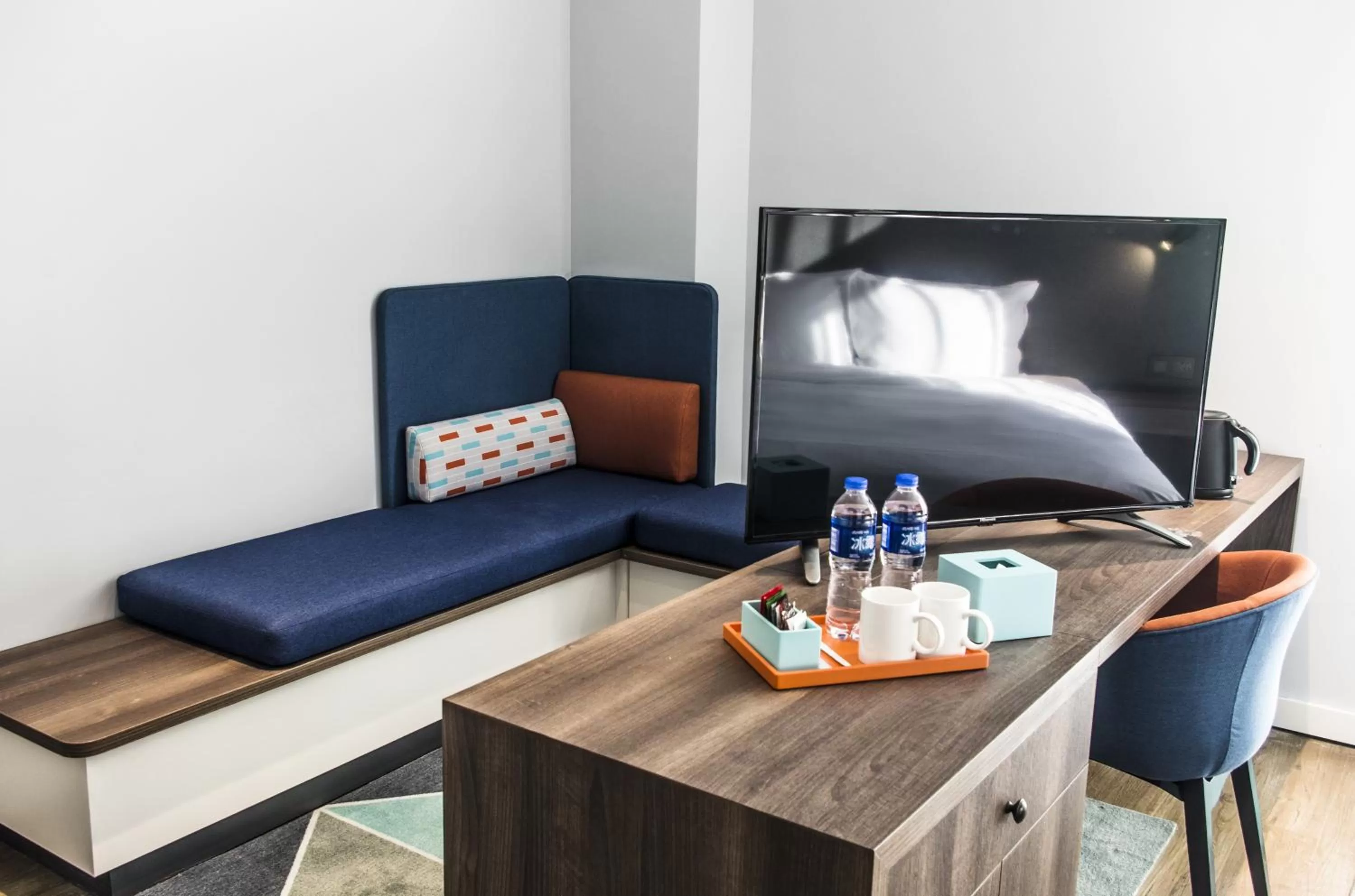 Photo of the whole room, Seating Area in Holiday Inn Express Nanjing Dongshan, an IHG Hotel