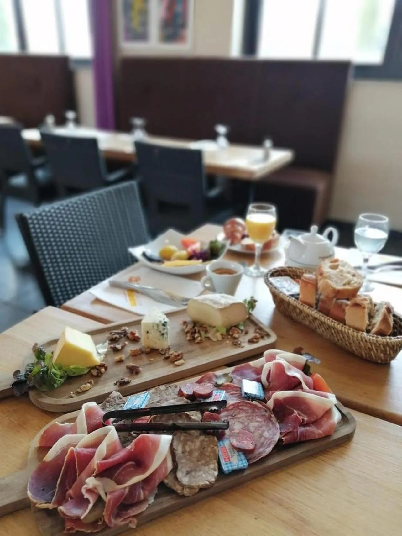 Restaurant/Places to Eat in Hôtel CAP VERT en Aveyron