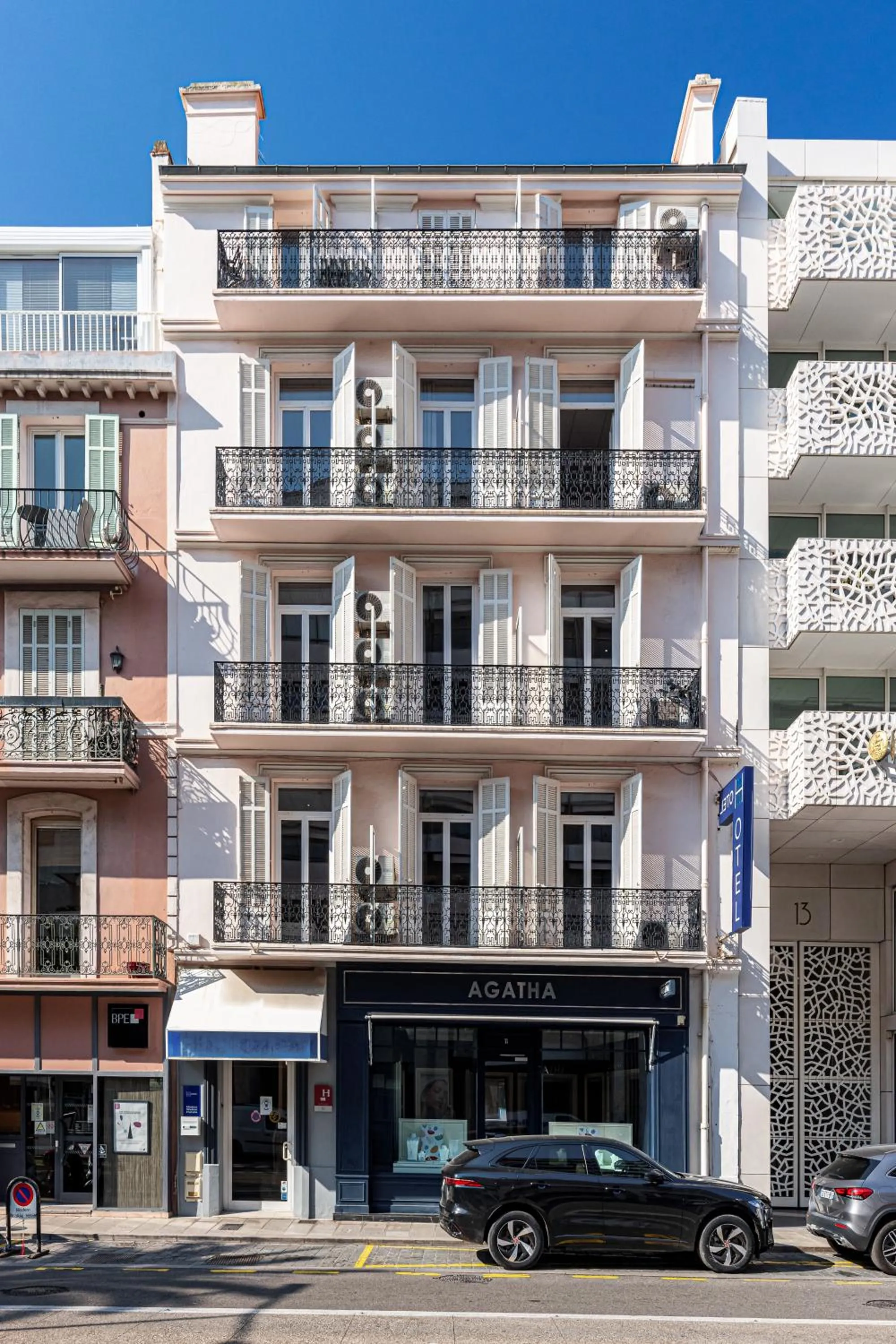 Property building in Naomi Cannes