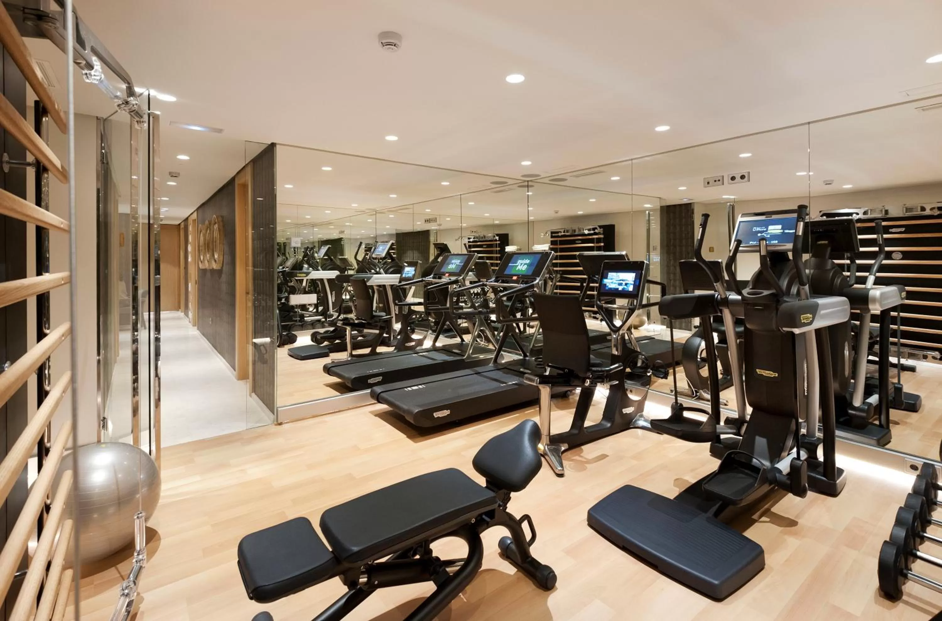 Fitness centre/facilities in El Lodge, Ski & Spa