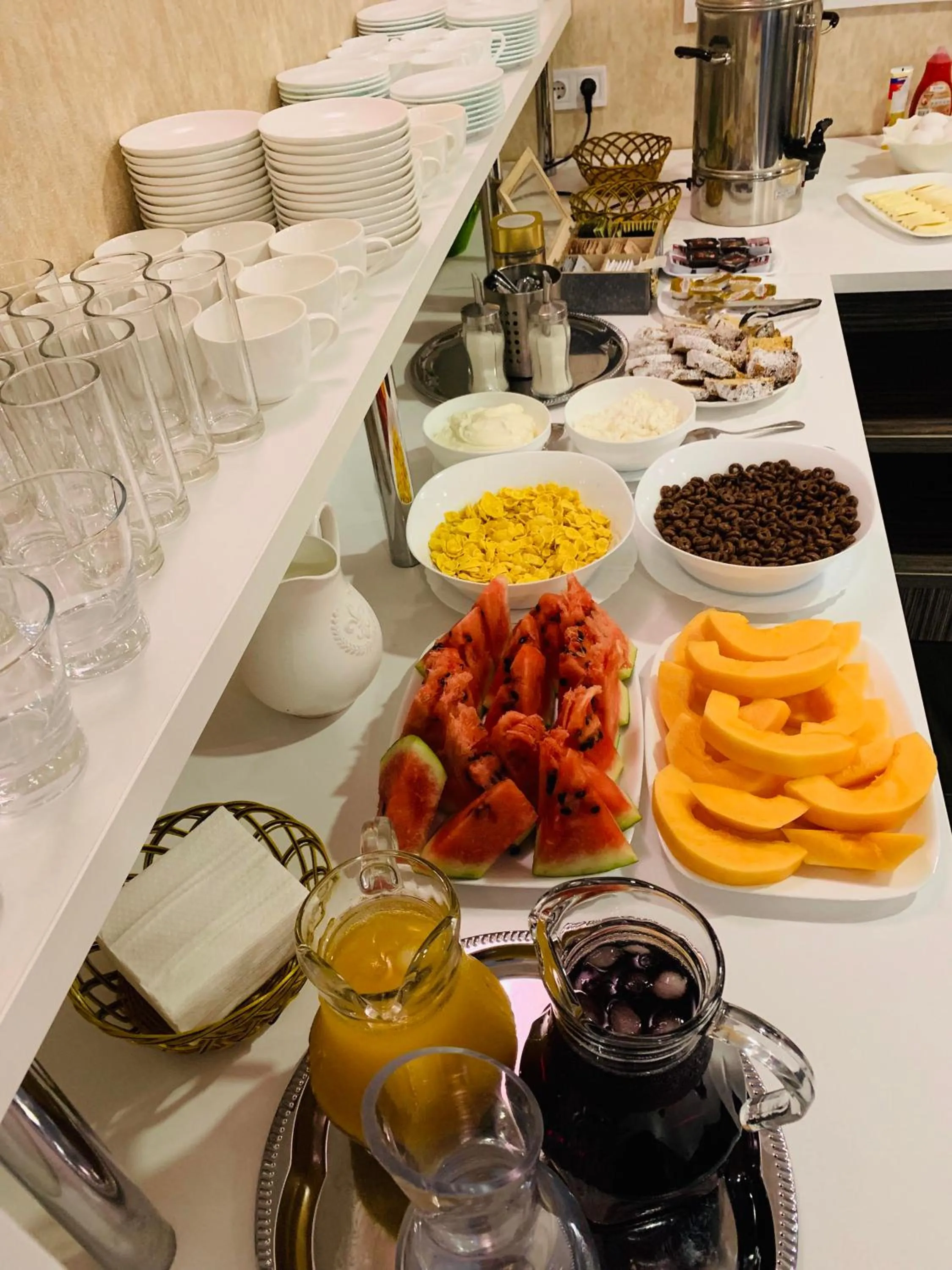 Food and drinks in Cherry Garden