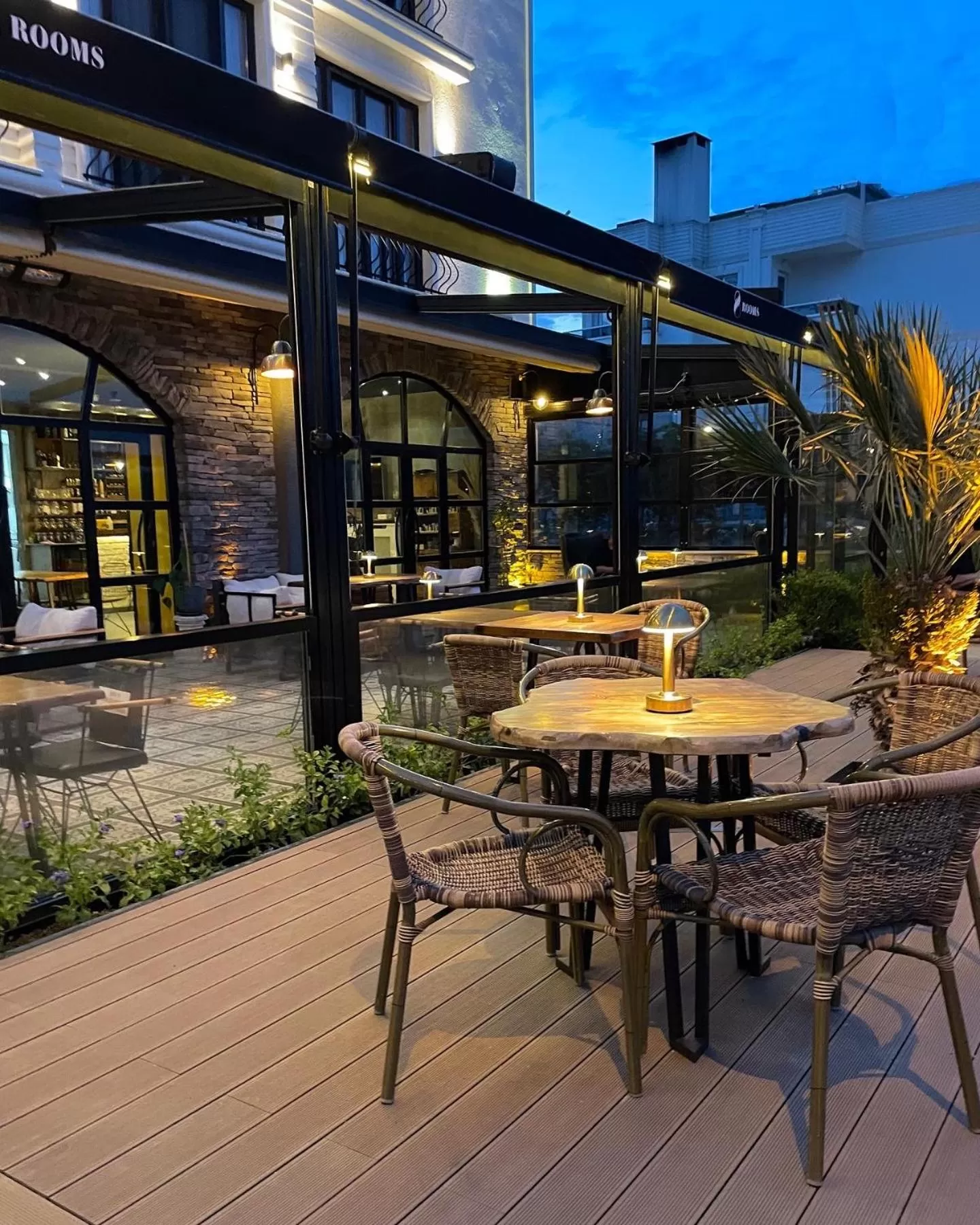 Restaurant/places to eat in 8 Rooms Hotel