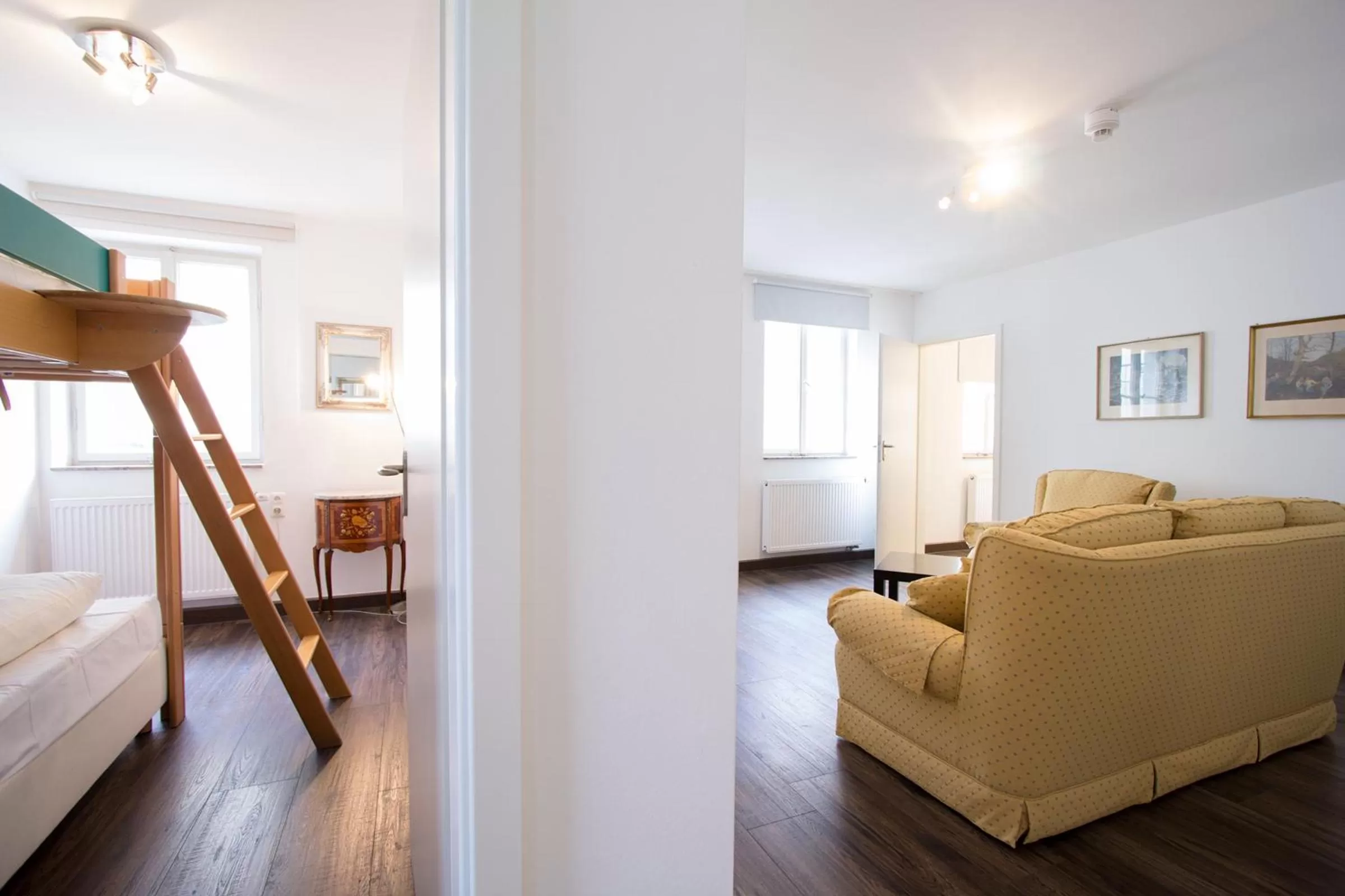 TV and multimedia, Bed in Historik Hotel Goldener Hirsch Rothenburg