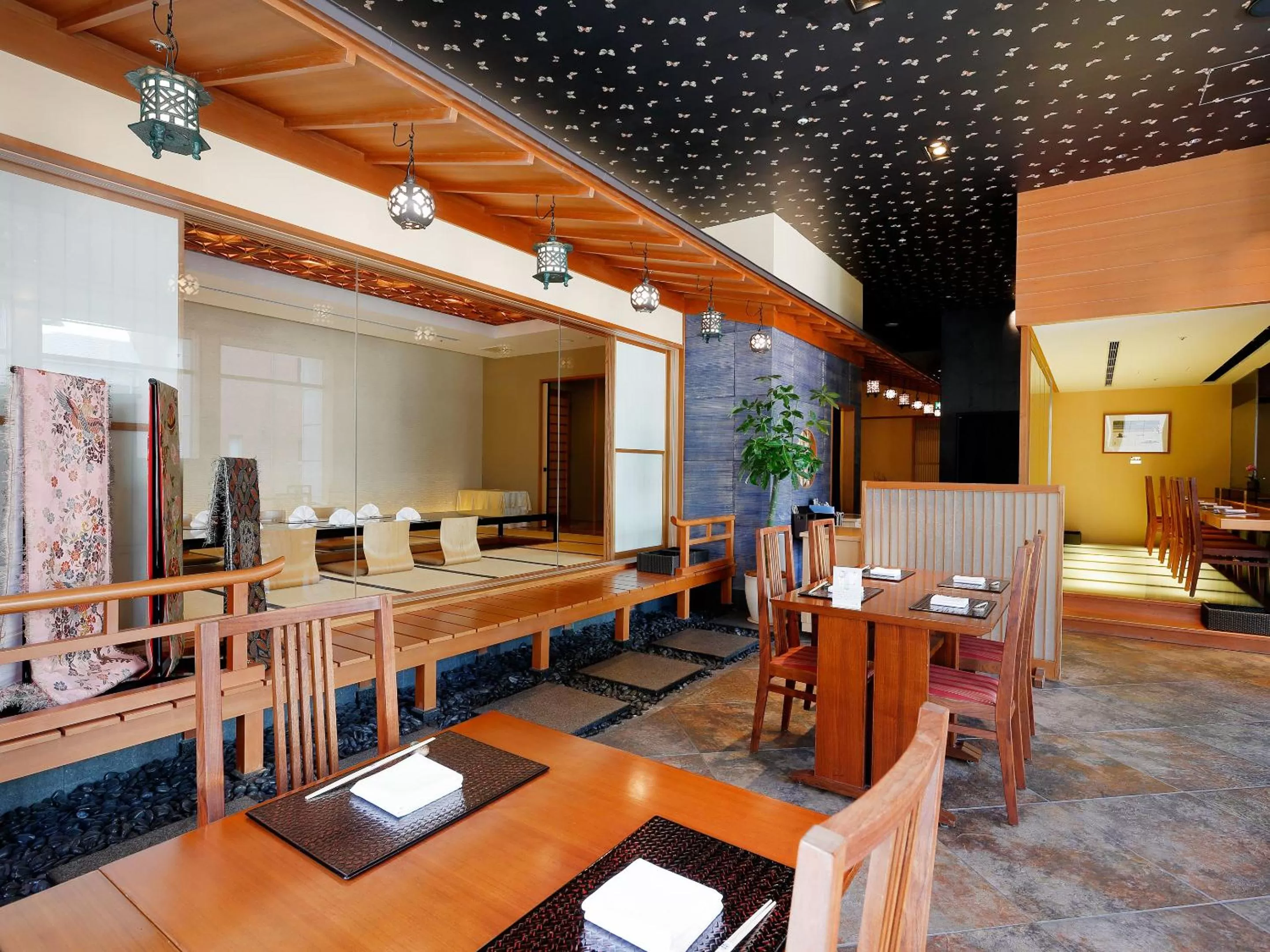 Restaurant/places to eat in Hotel Monterey Kyoto