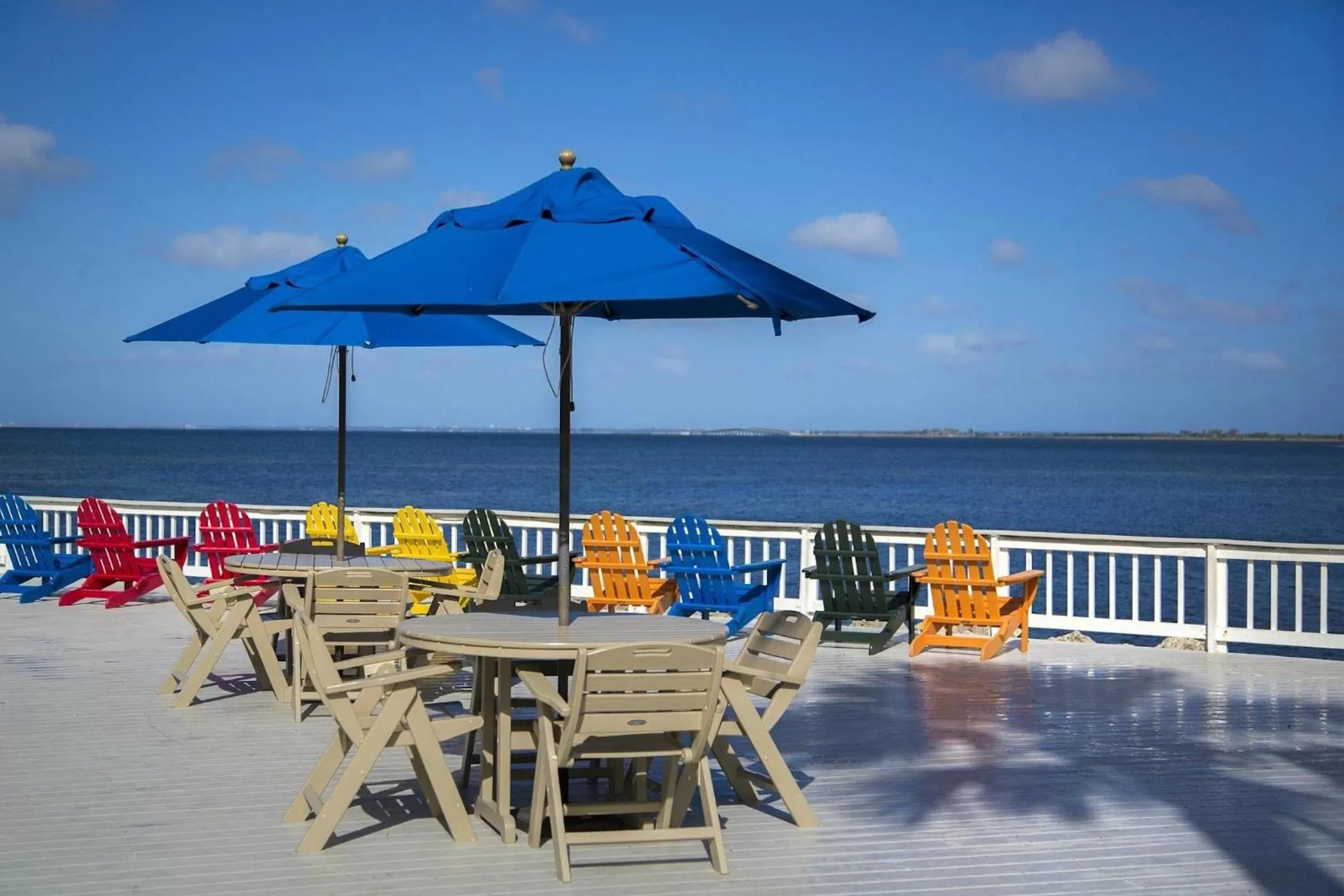 2 Bed Condo with Balcony Facing Pool and Sunsets!