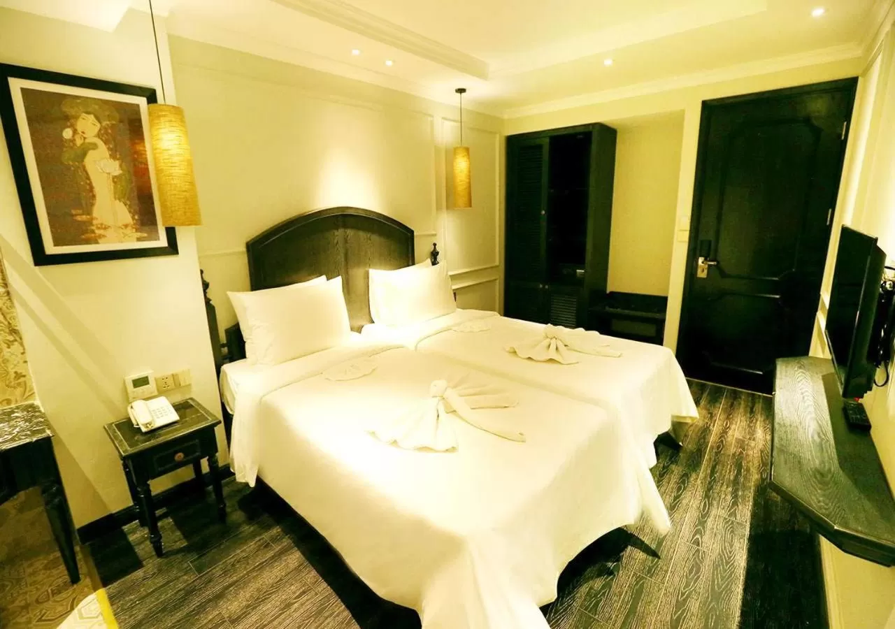 Photo of the whole room, Bed in Hanoi Emerald Waters Hotel Valley