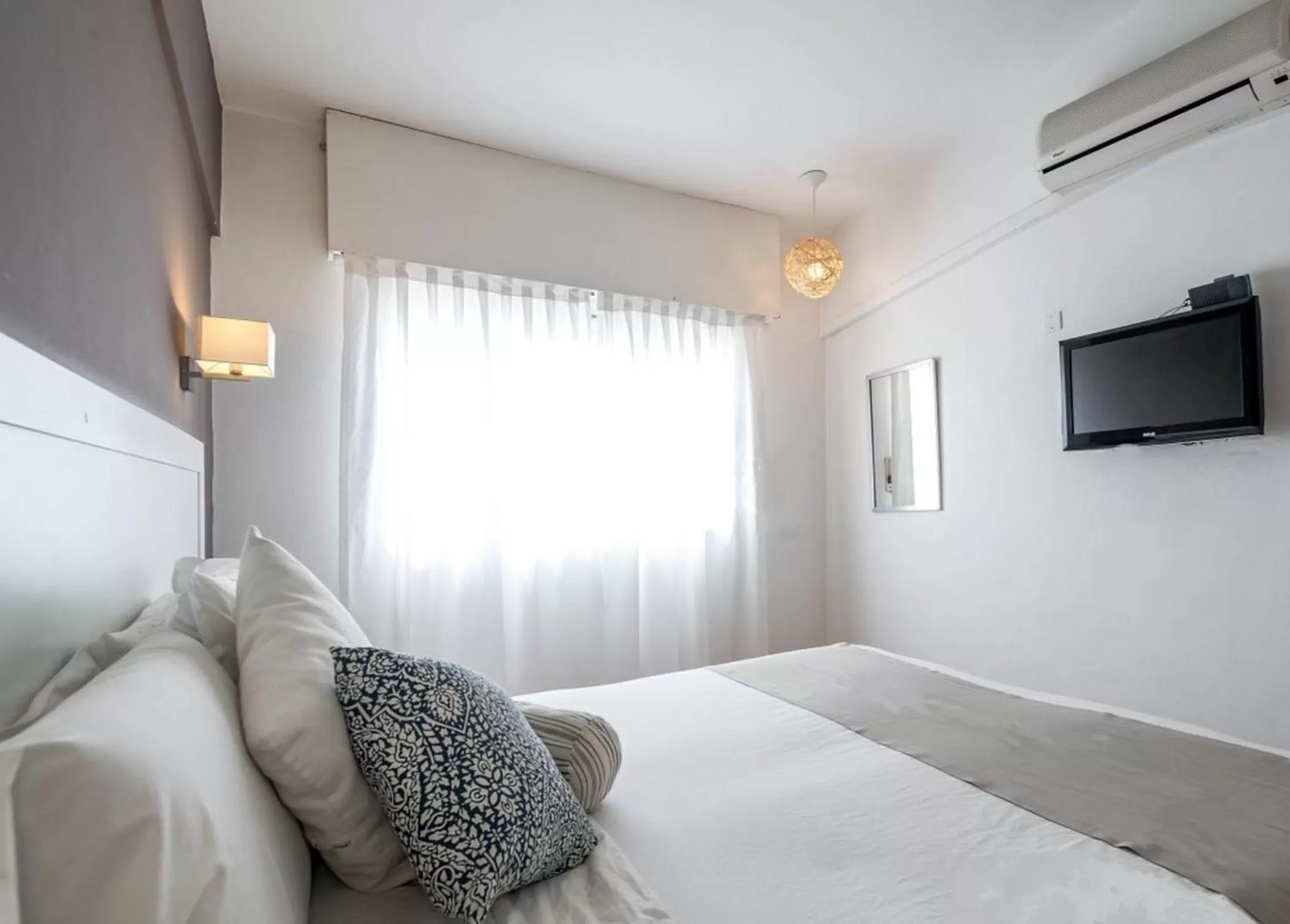 TV and multimedia, Bed in Hotel Milano