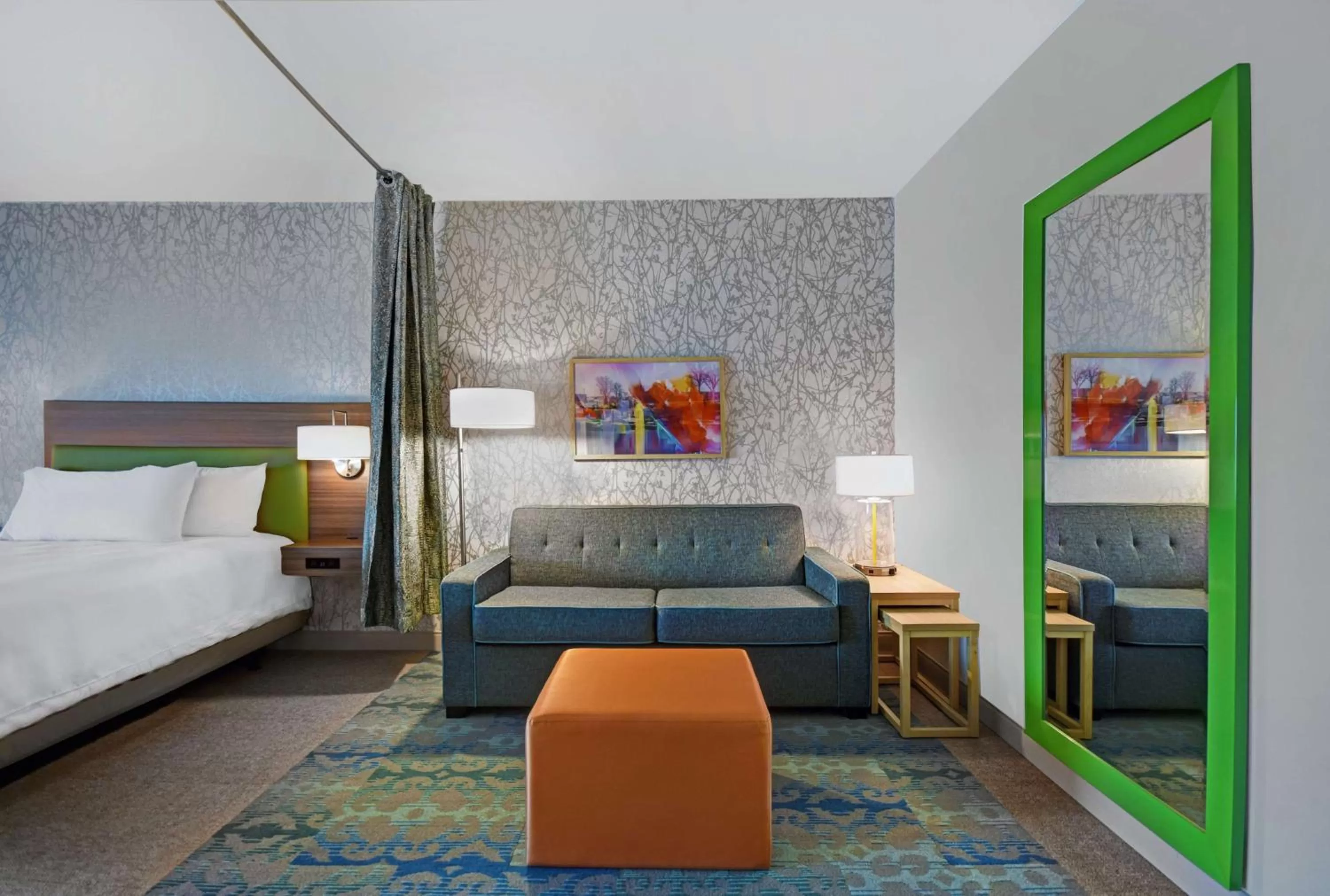 Living room, Bed in Home2 Suites By Hilton Utica, Ny