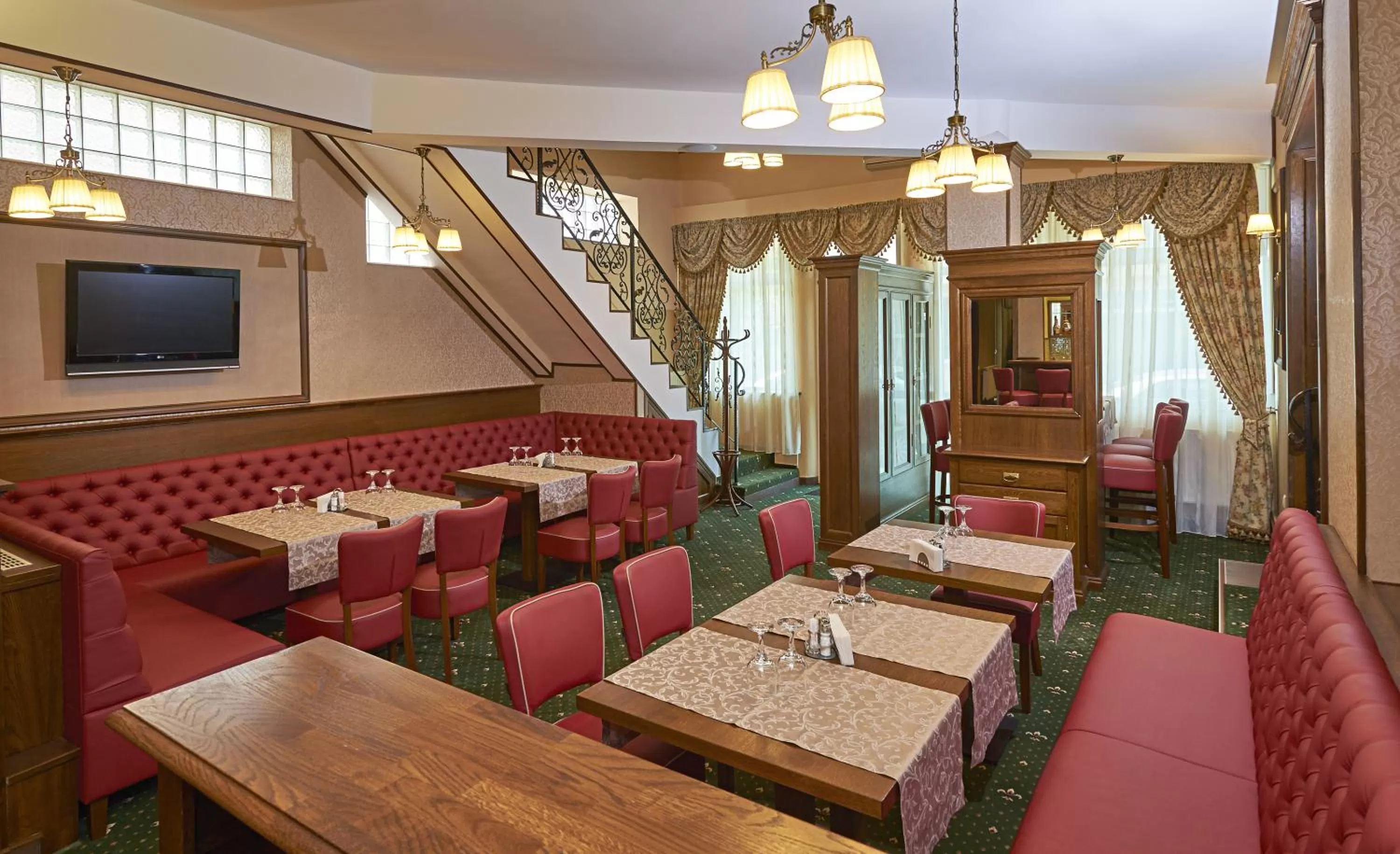 Restaurant/places to eat in Hotel Ambient