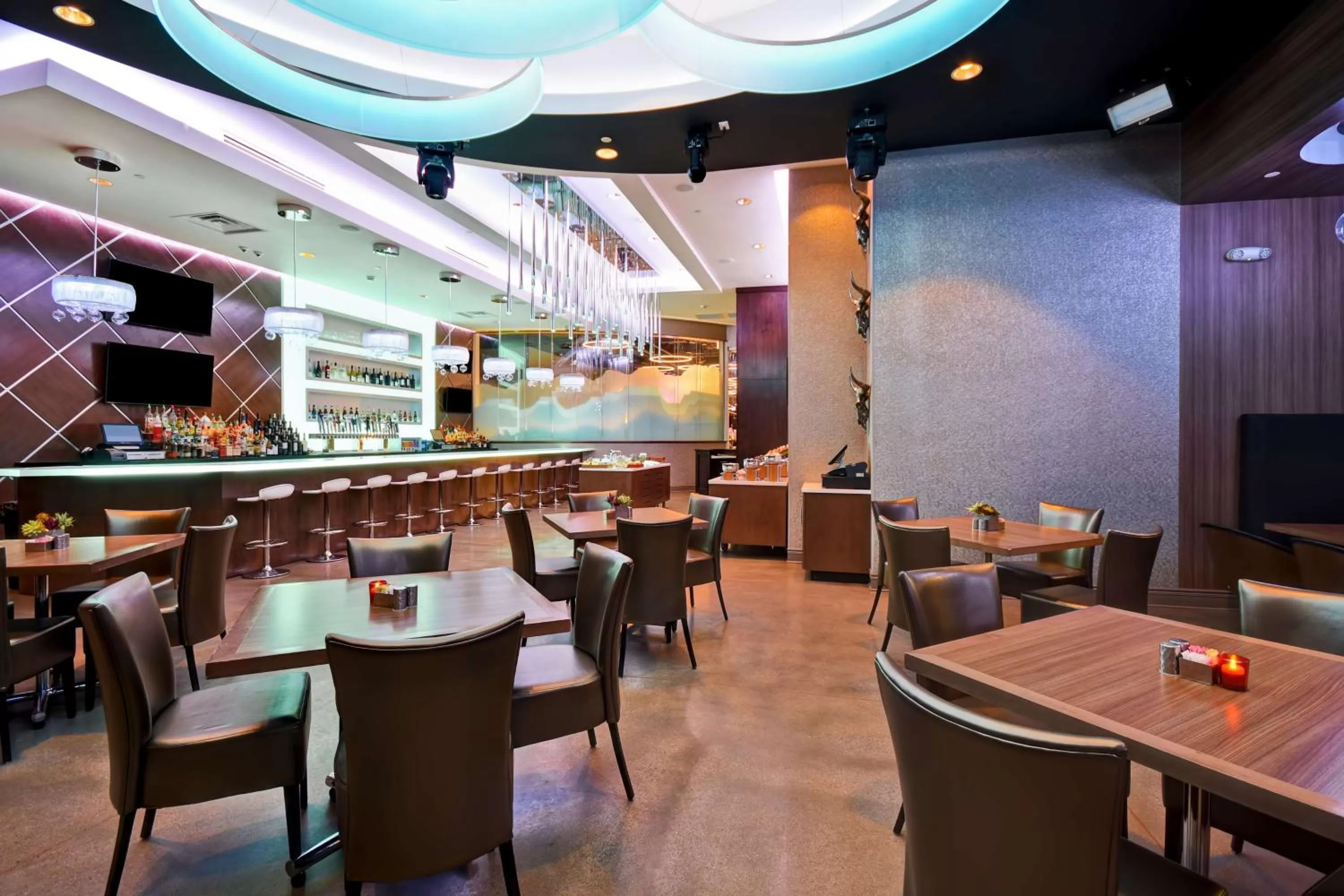 Lounge or bar in DoubleTree by Hilton Deadwood at Cadillac Jack's