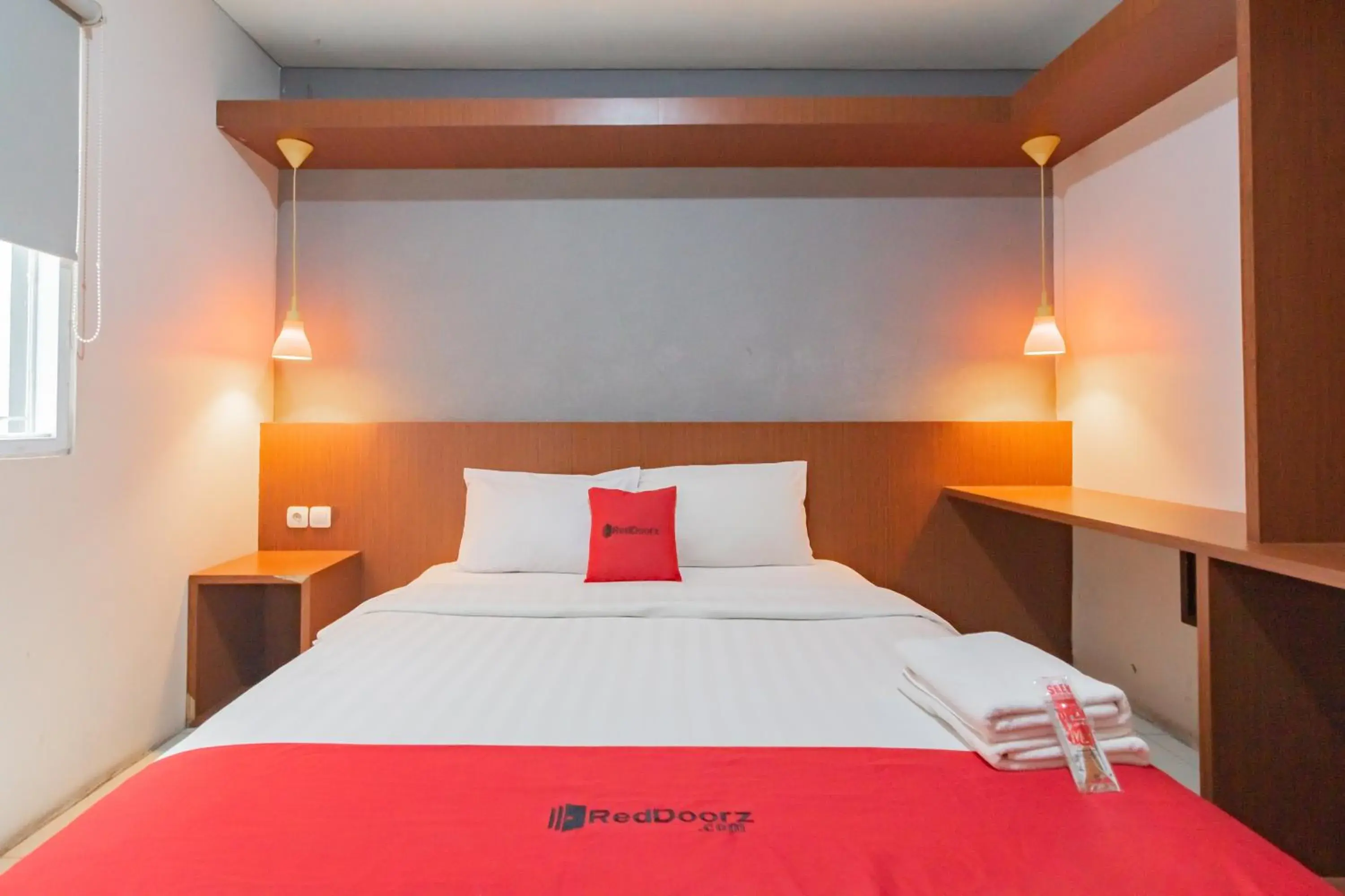 Deluxe Room in RedDoorz Plus @ Dago Pojok 3 Deluxe Room in RedDoorz Plus @ Dago Pojok 3