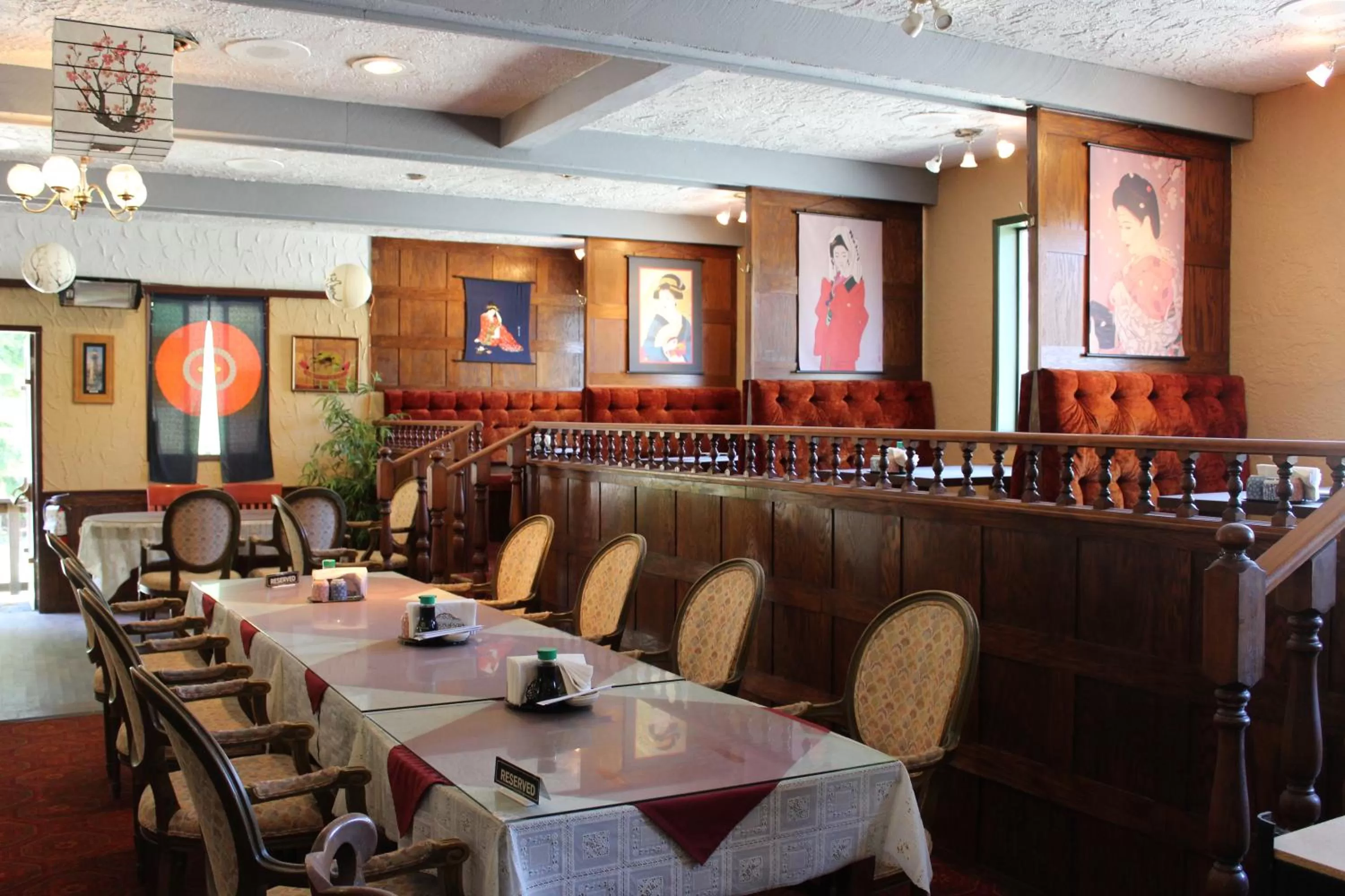 Restaurant/places to eat in Pioneer Inn by the River