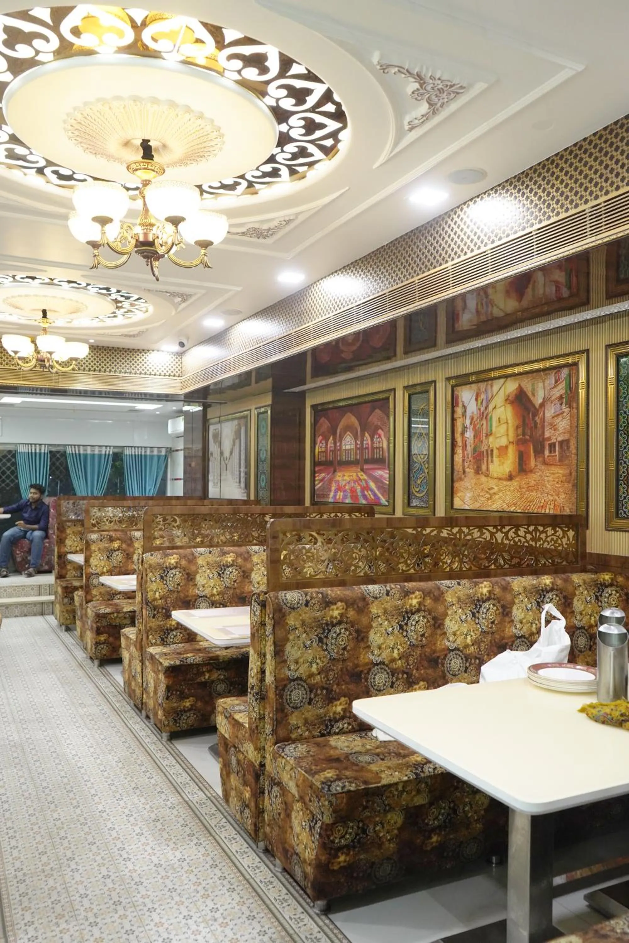 Restaurant/places to eat in Hotel City View