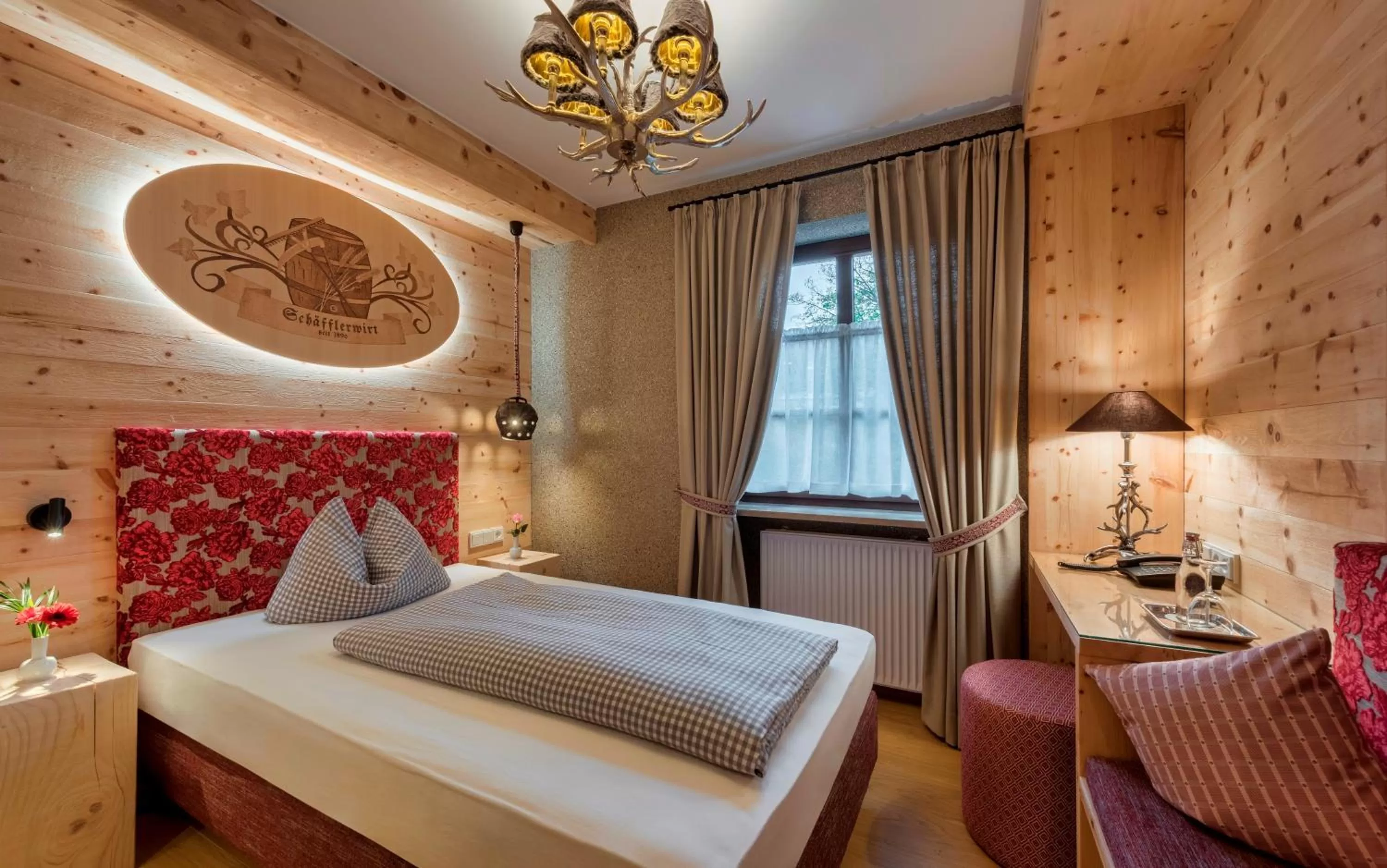 Bedroom, Bed in Hotel Schäfflerwirt