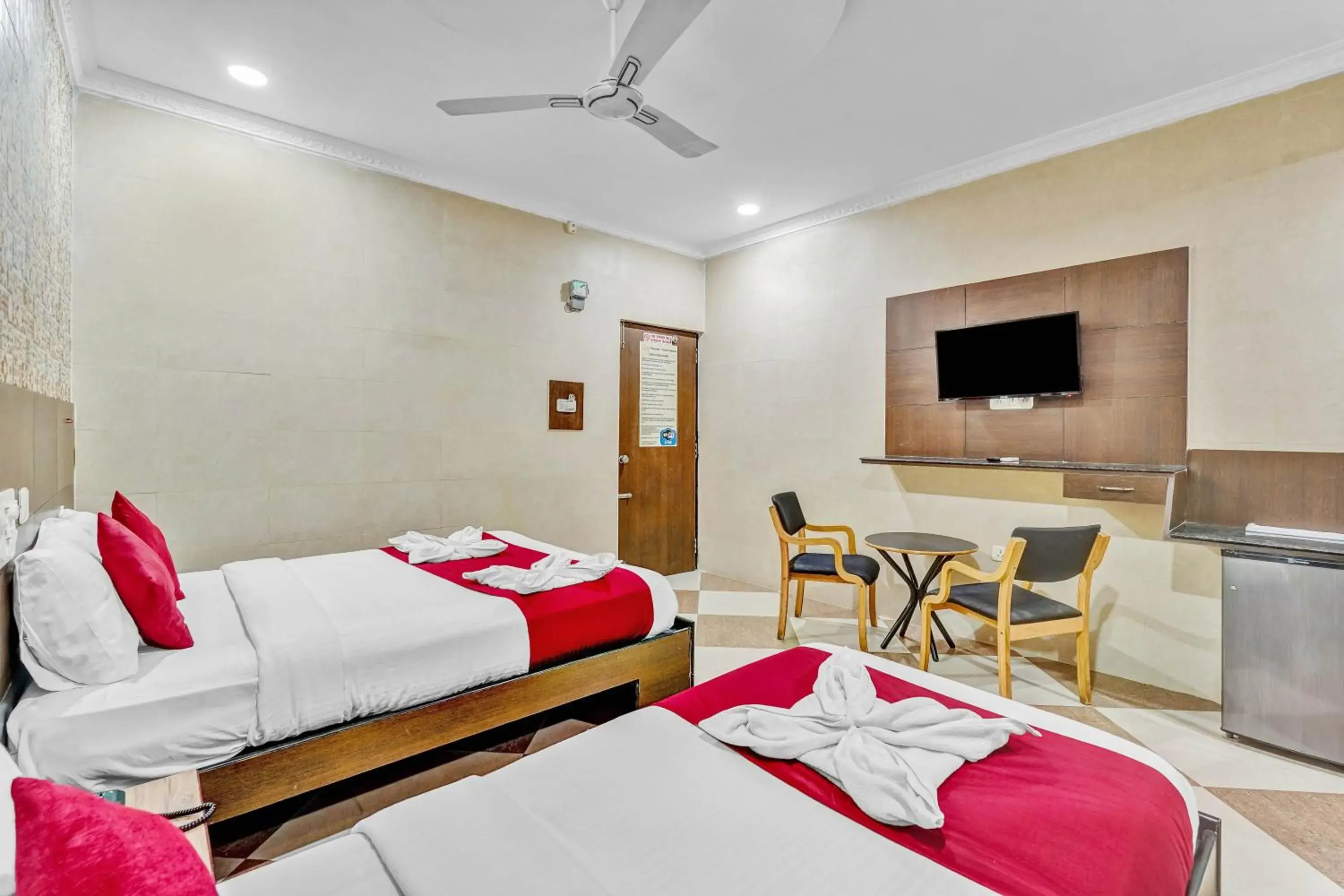 Suite Room (AC) in Season 4 Residences - Teynampet Near Apollo Hospital ,Balaji Dental, US Consulate Suite Room (AC) in Season 4 Residences - Teynampet Near Apollo Hospital ,Balaji Dental, US Consulate
