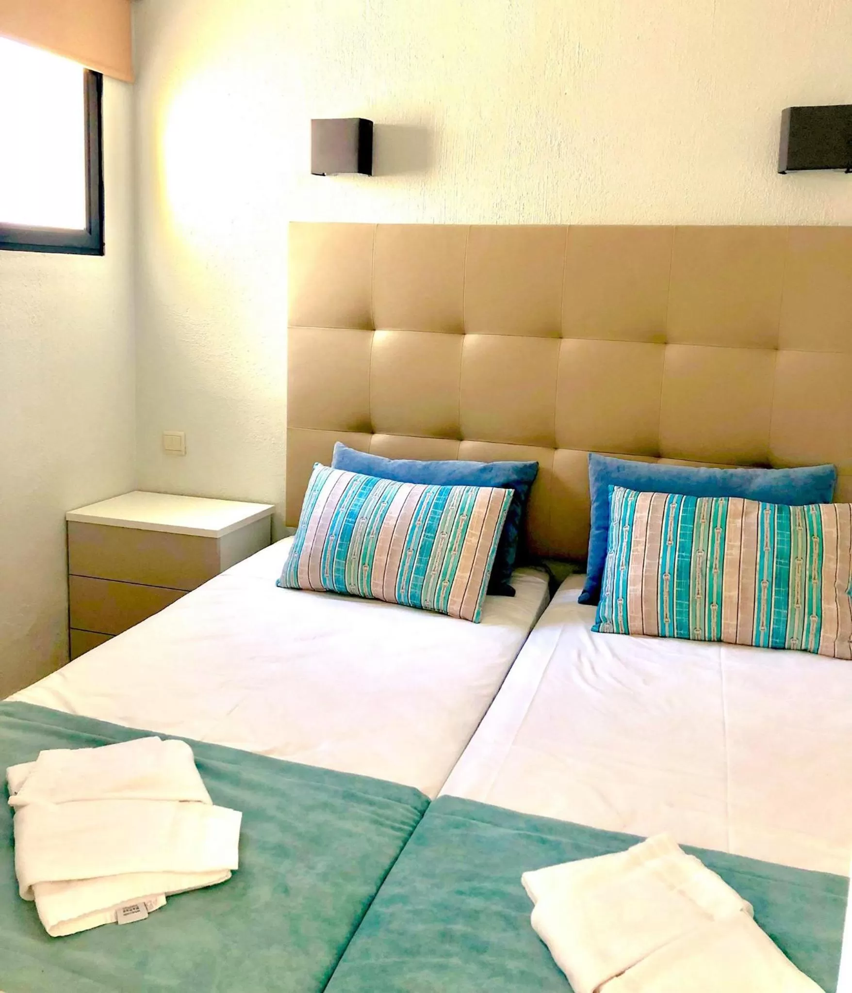 Bedroom, Bed in Albufeira Jardim by Umbral