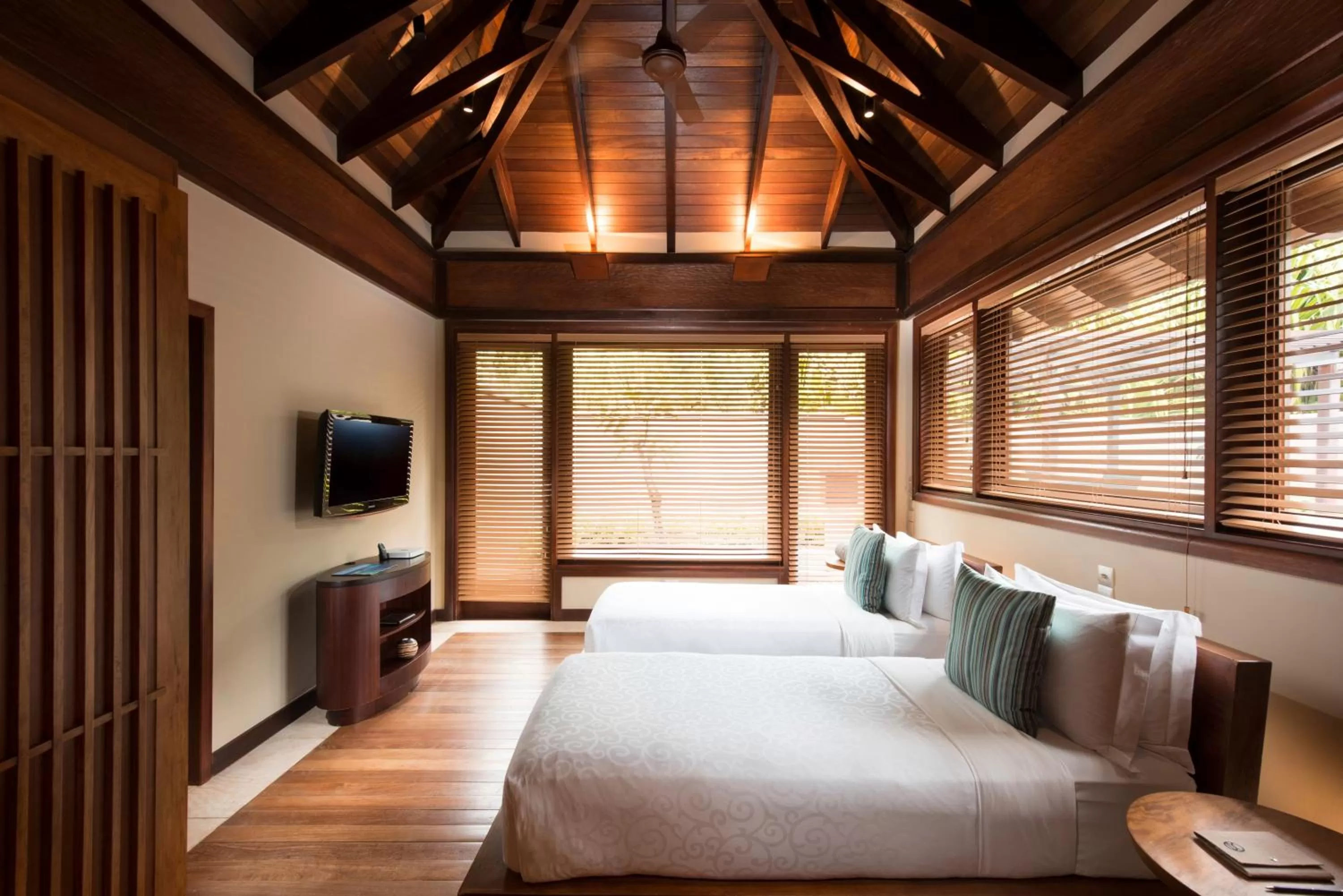 Photo of the whole room, Bed in Constance Ephelia