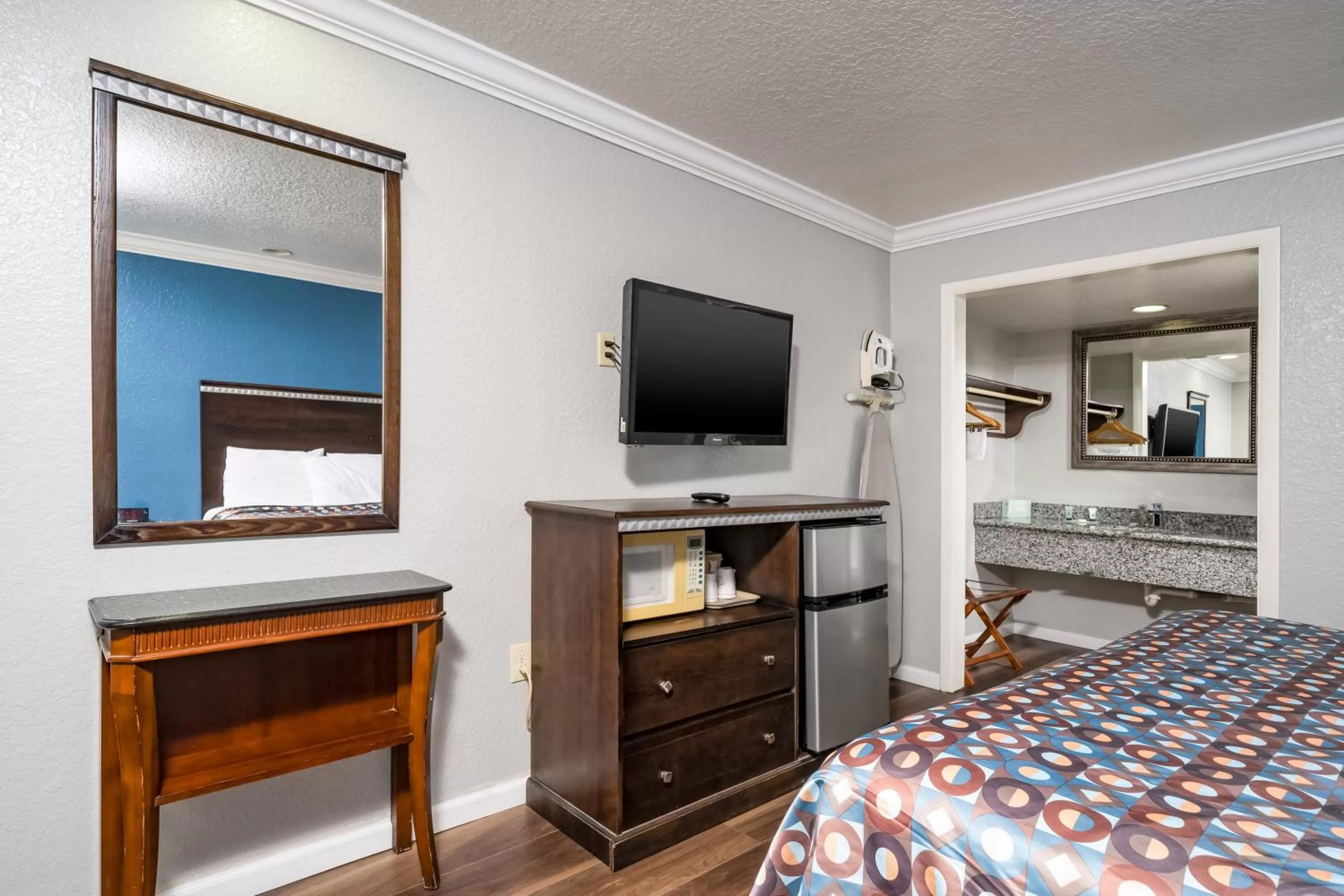 TV and multimedia, Bed in GatorTown Inn