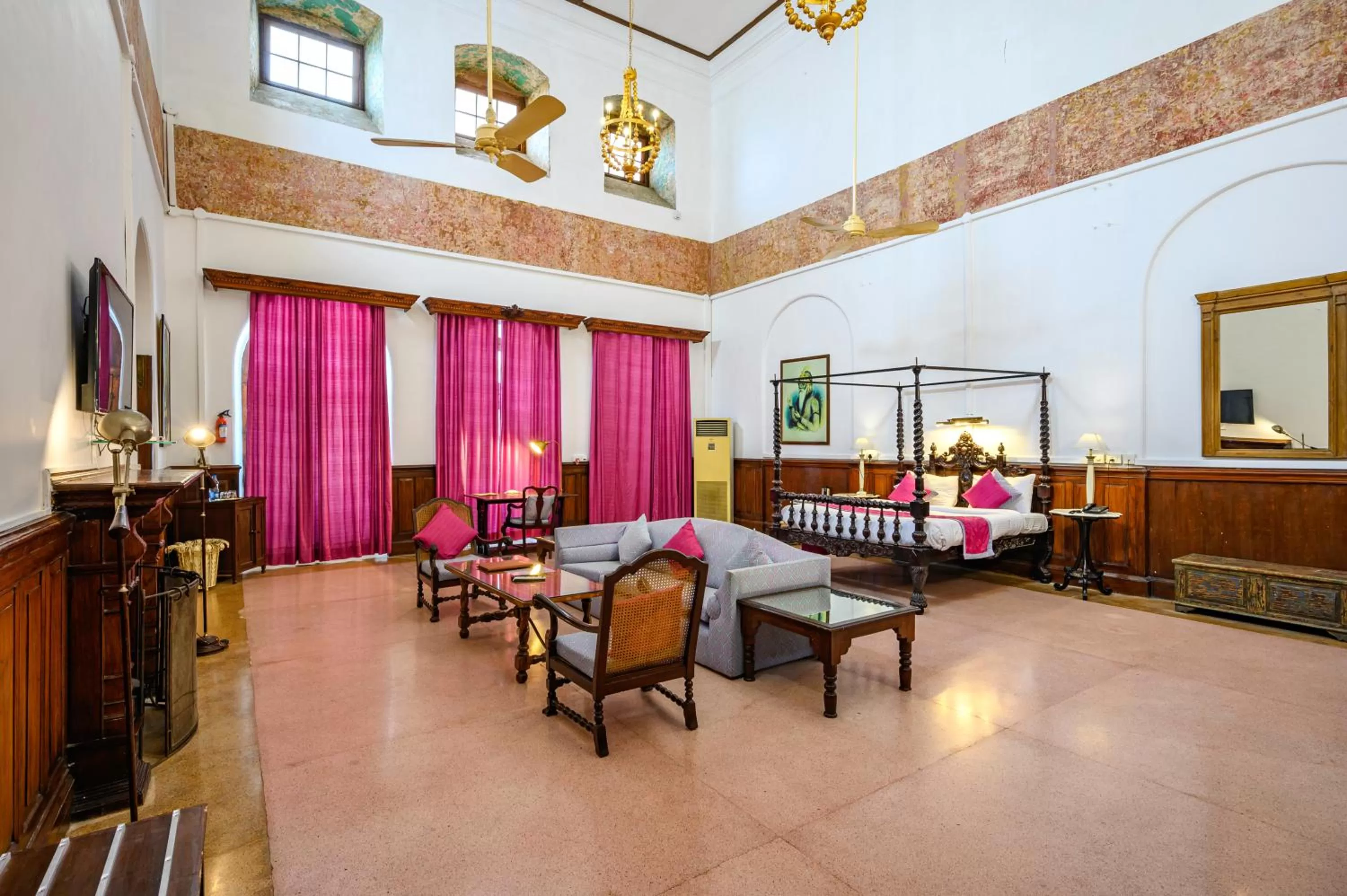 Bed in Neemrana's - Baradari Palace