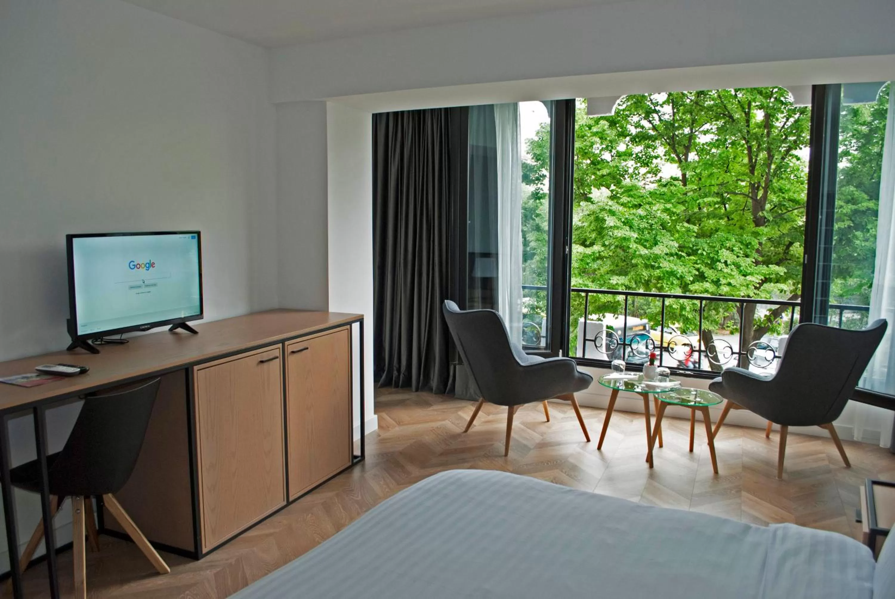 Communal lounge/ TV room, TV/Entertainment Center in Prime Hotel