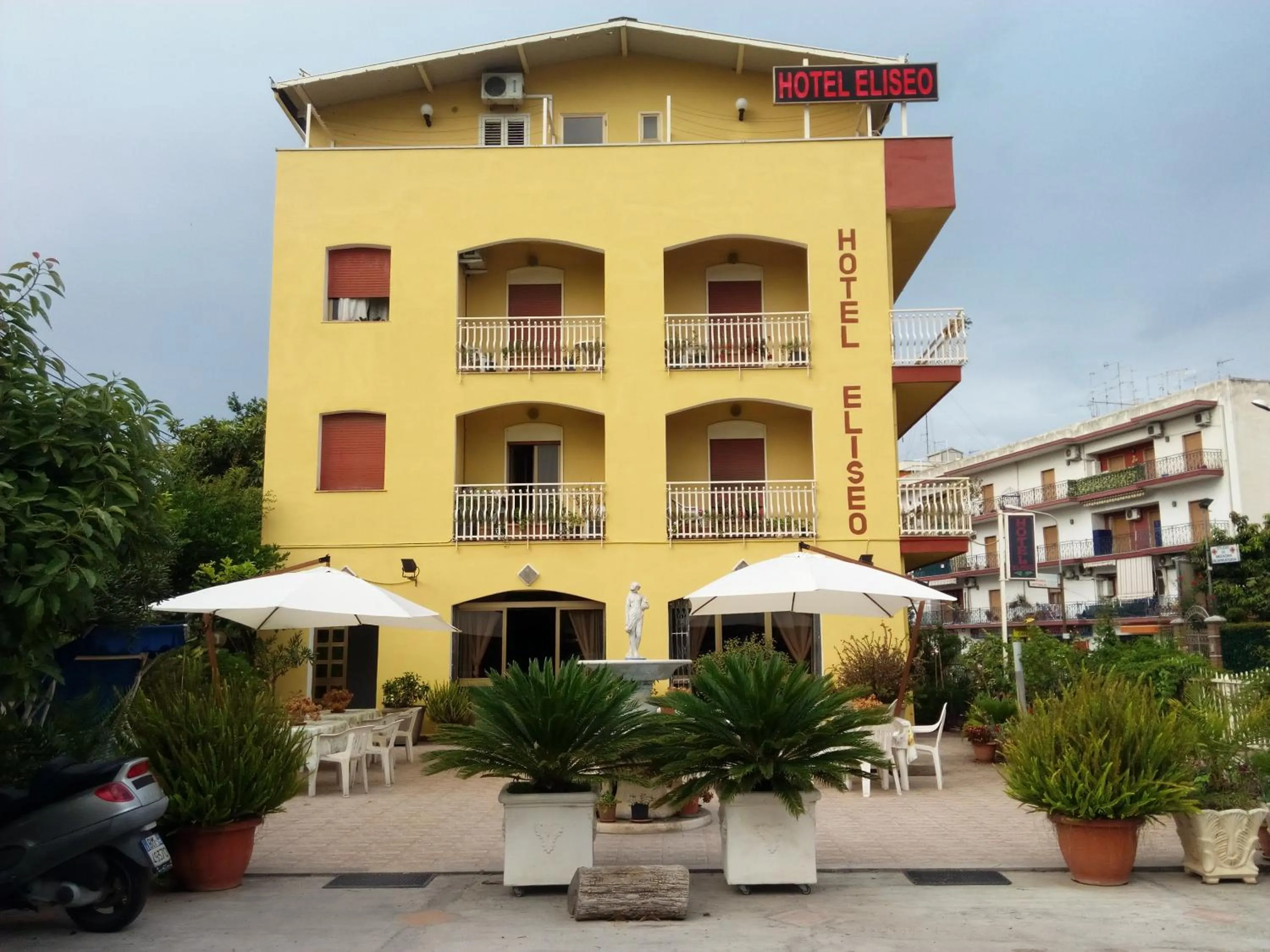 Property building in Hotel Eliseo
