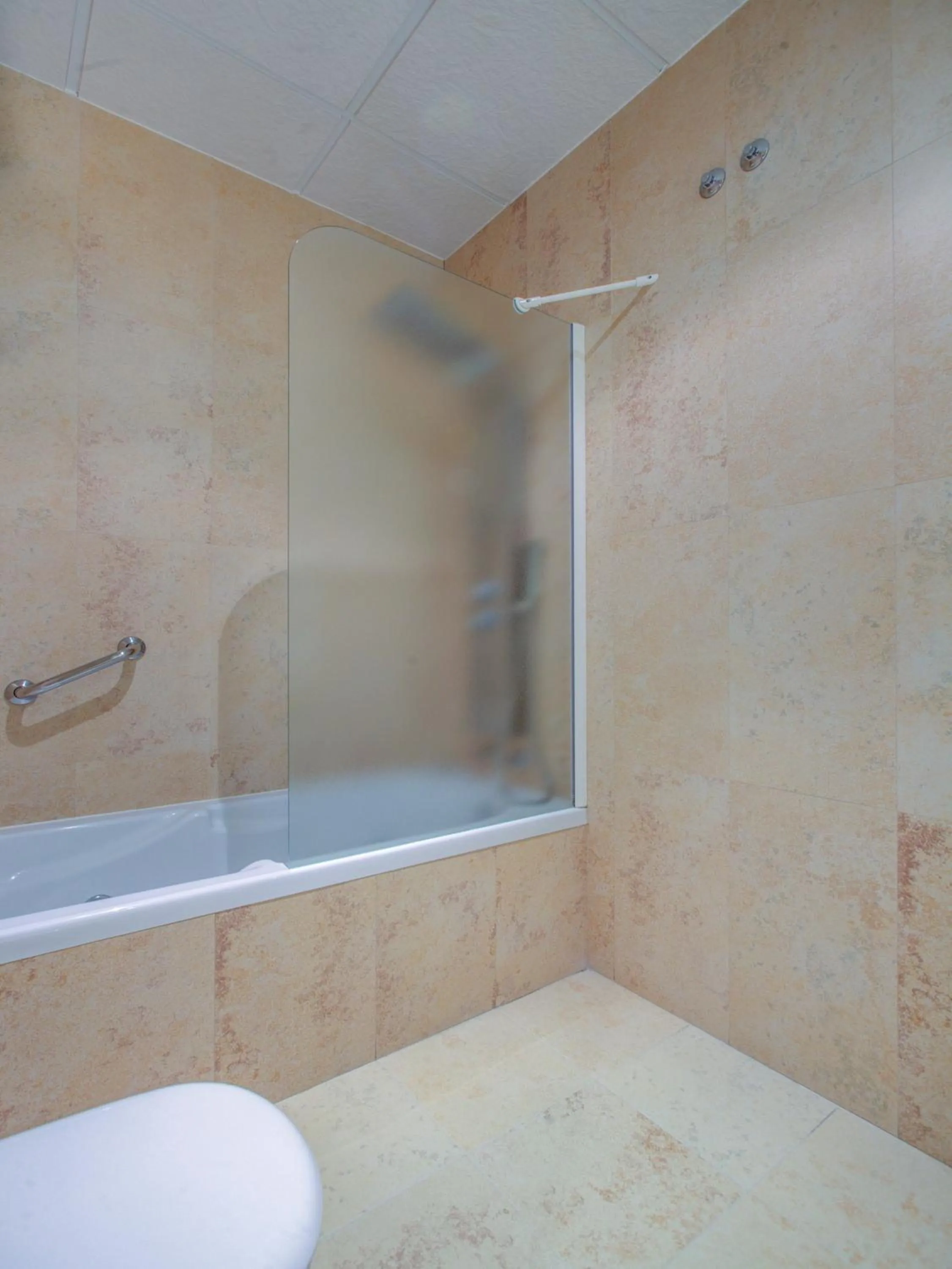 Shower in Hotel El Mesón