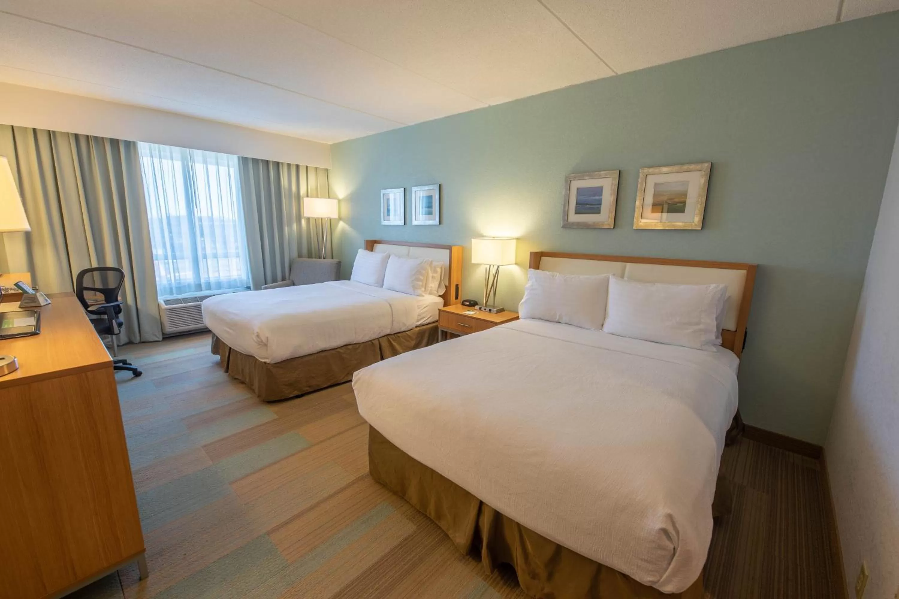 Photo of the whole room, Bed in Holiday Inn Manahawkin/Long Beach Island by IHG