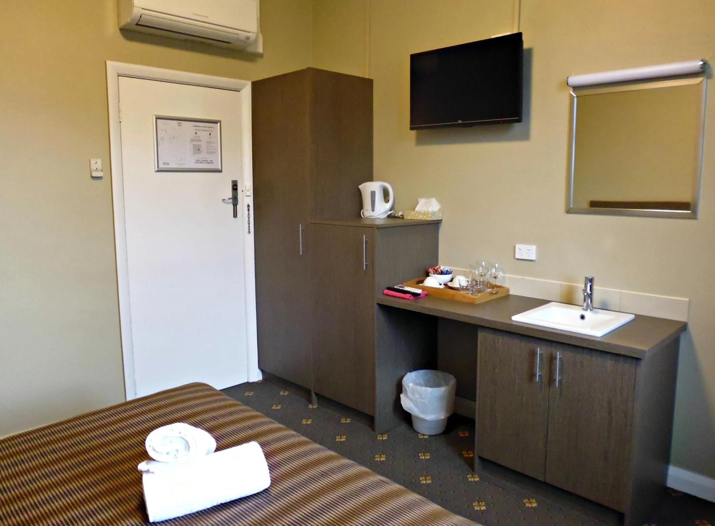 Bedroom, Bed in The Formby Hotel