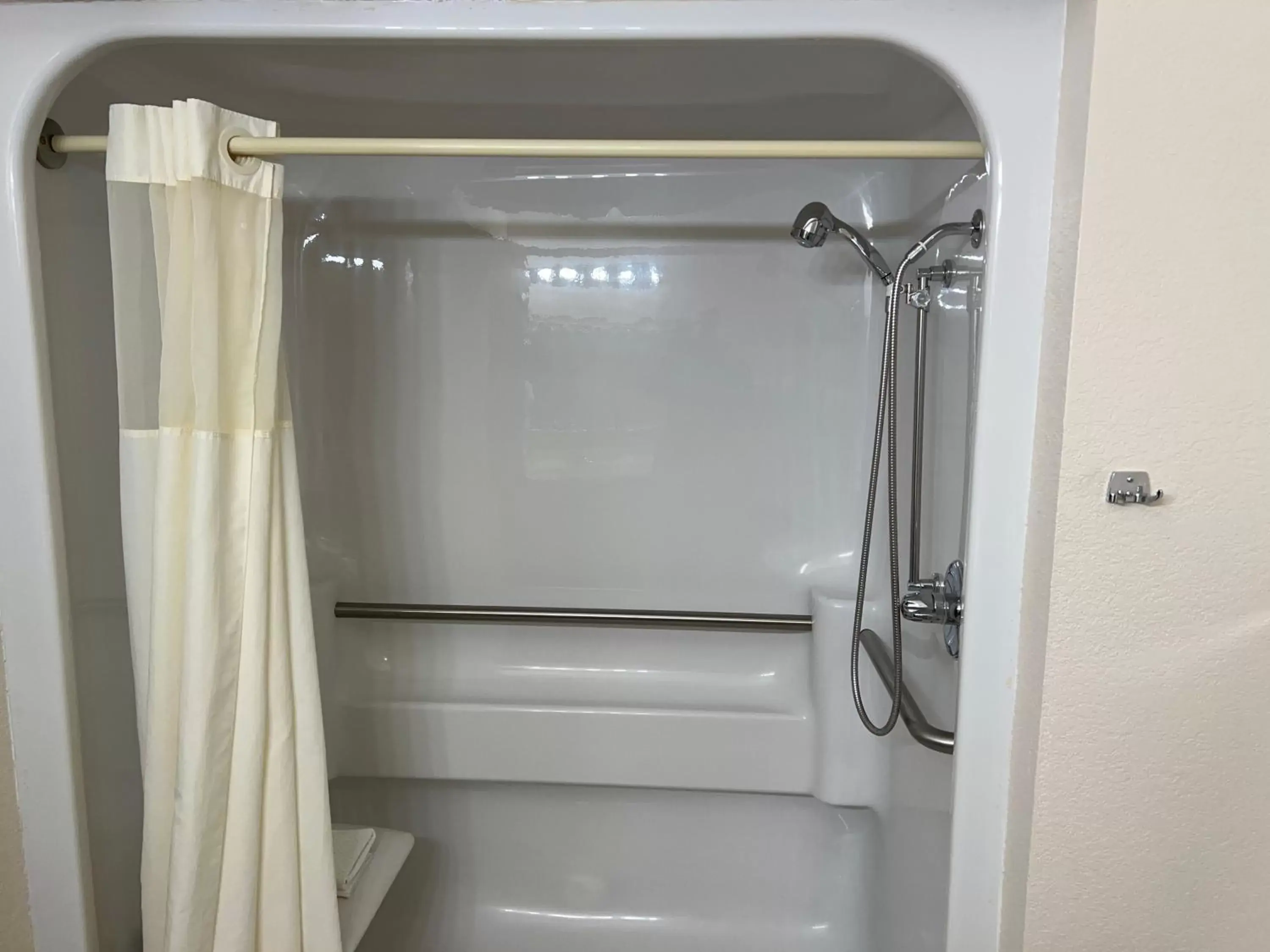 Queen Room - Accessible/Nonsmoking in Express Inn & suites Queen Room - Accessible/Nonsmoking in Express Inn & suites