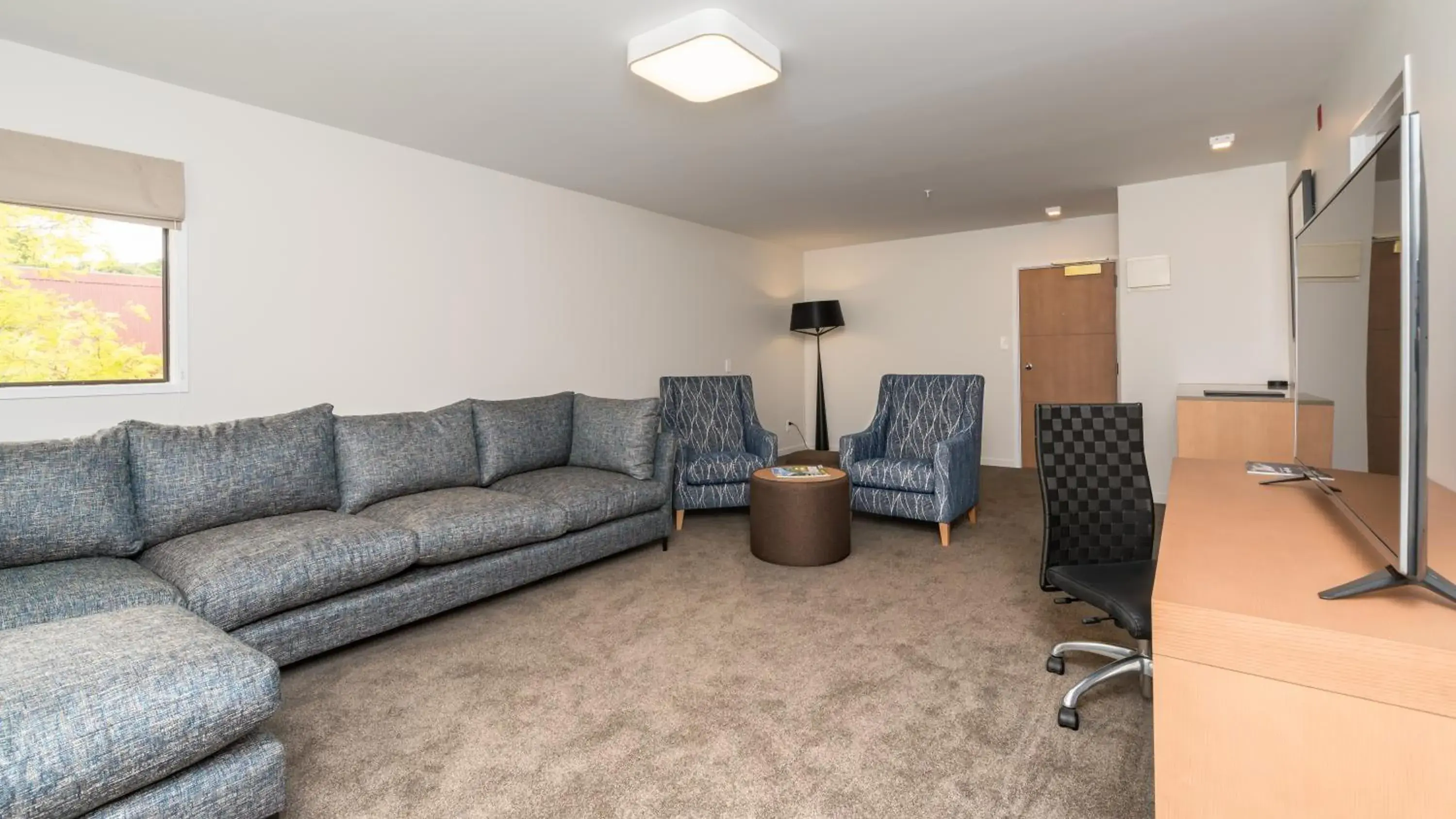 King Suite in Distinction Hamilton Hotel & Conference Centre King Suite in Distinction Hamilton Hotel & Conference Centre