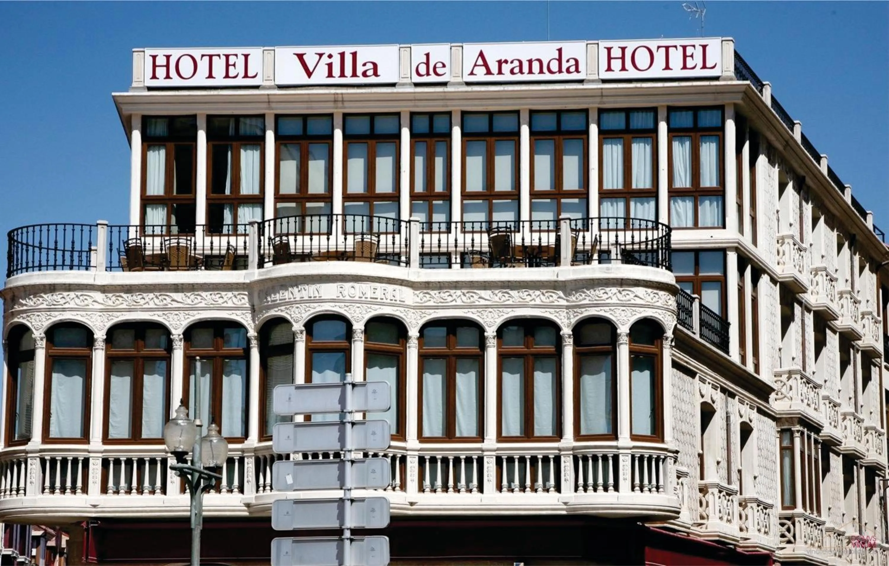 Facade/entrance in Hotel Villa de Aranda