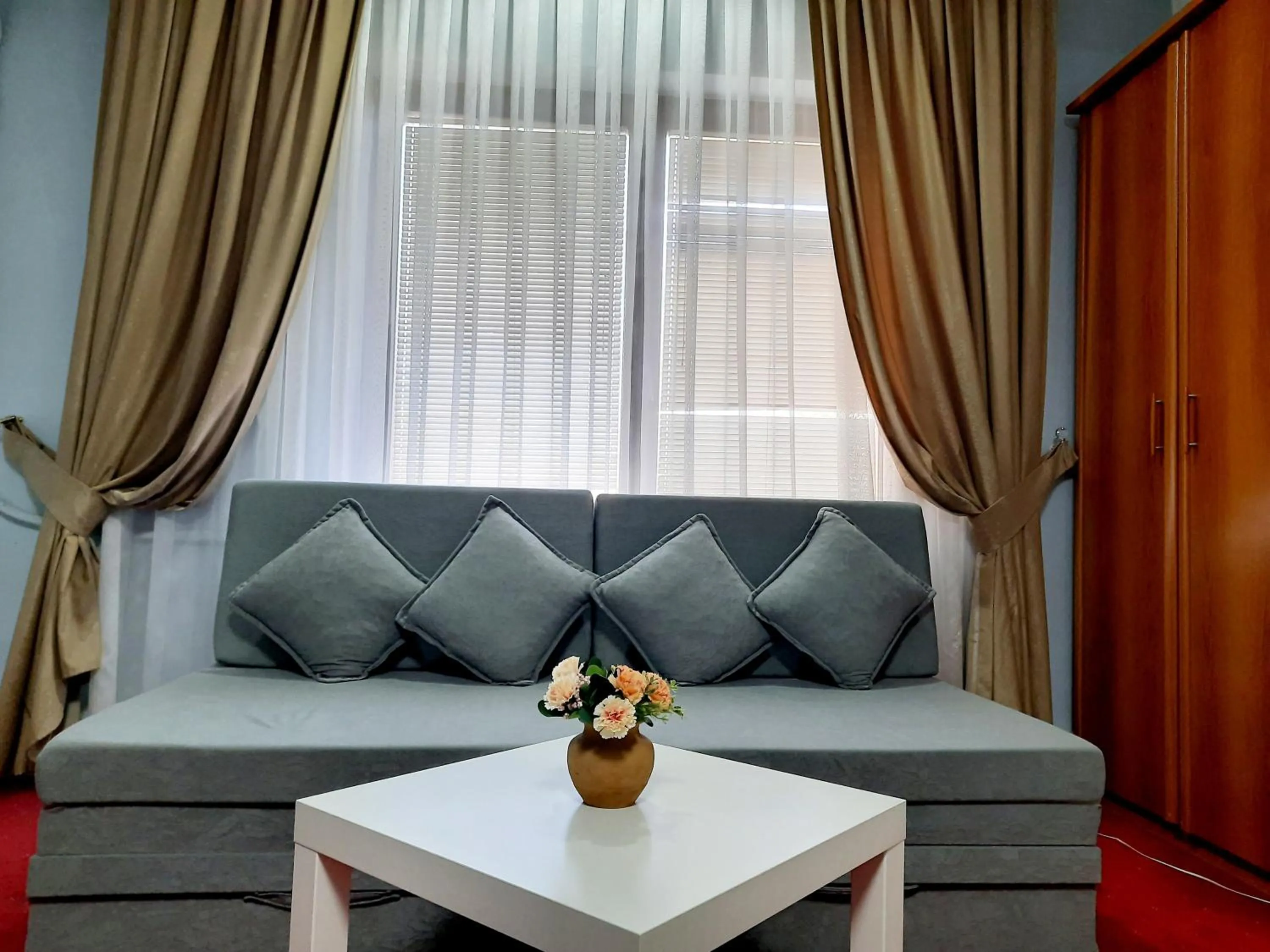 Hotel Aristocrat & Fish Restaurant