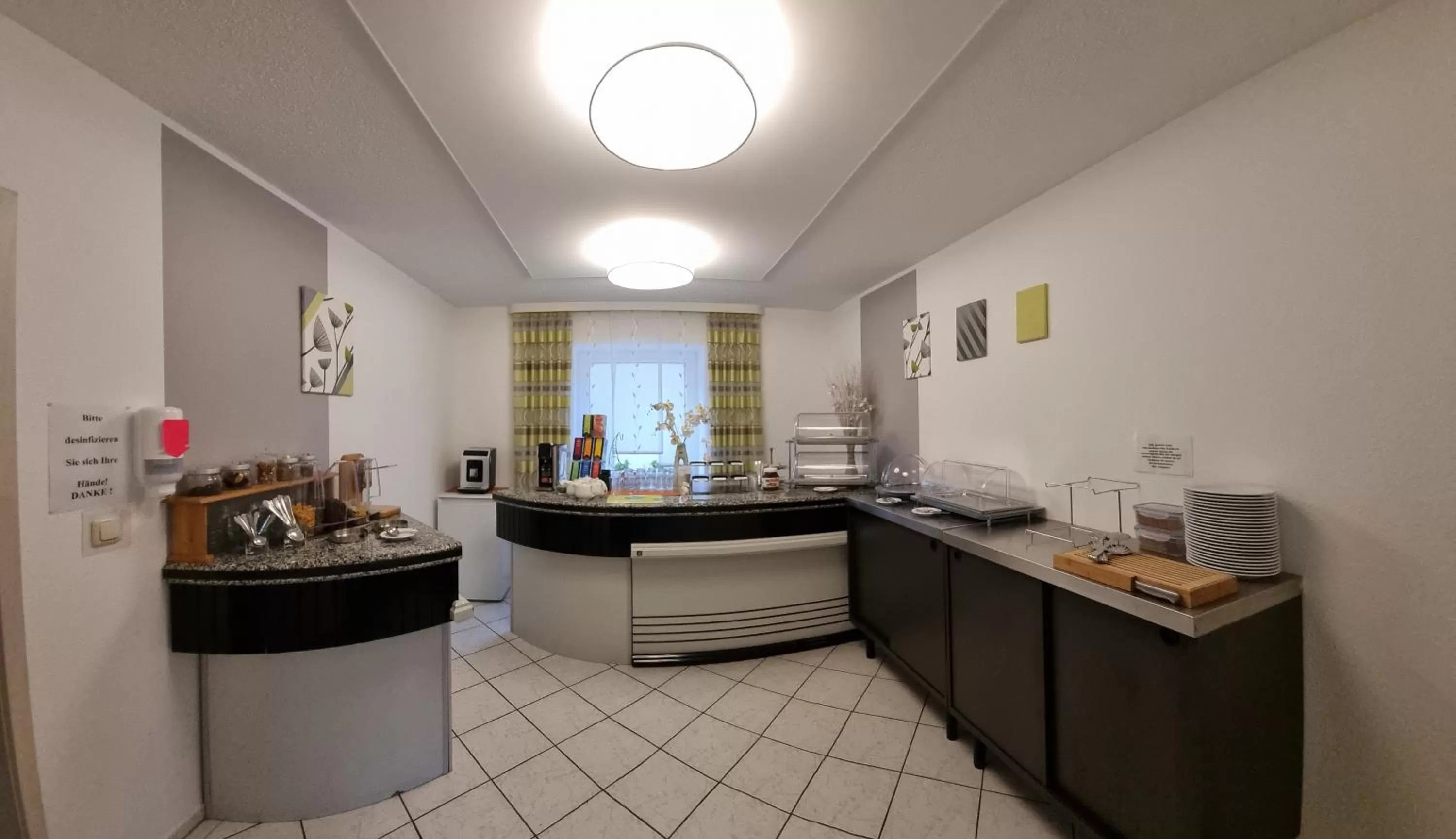 Breakfast, Kitchen/Kitchenette in Hotel Asterra