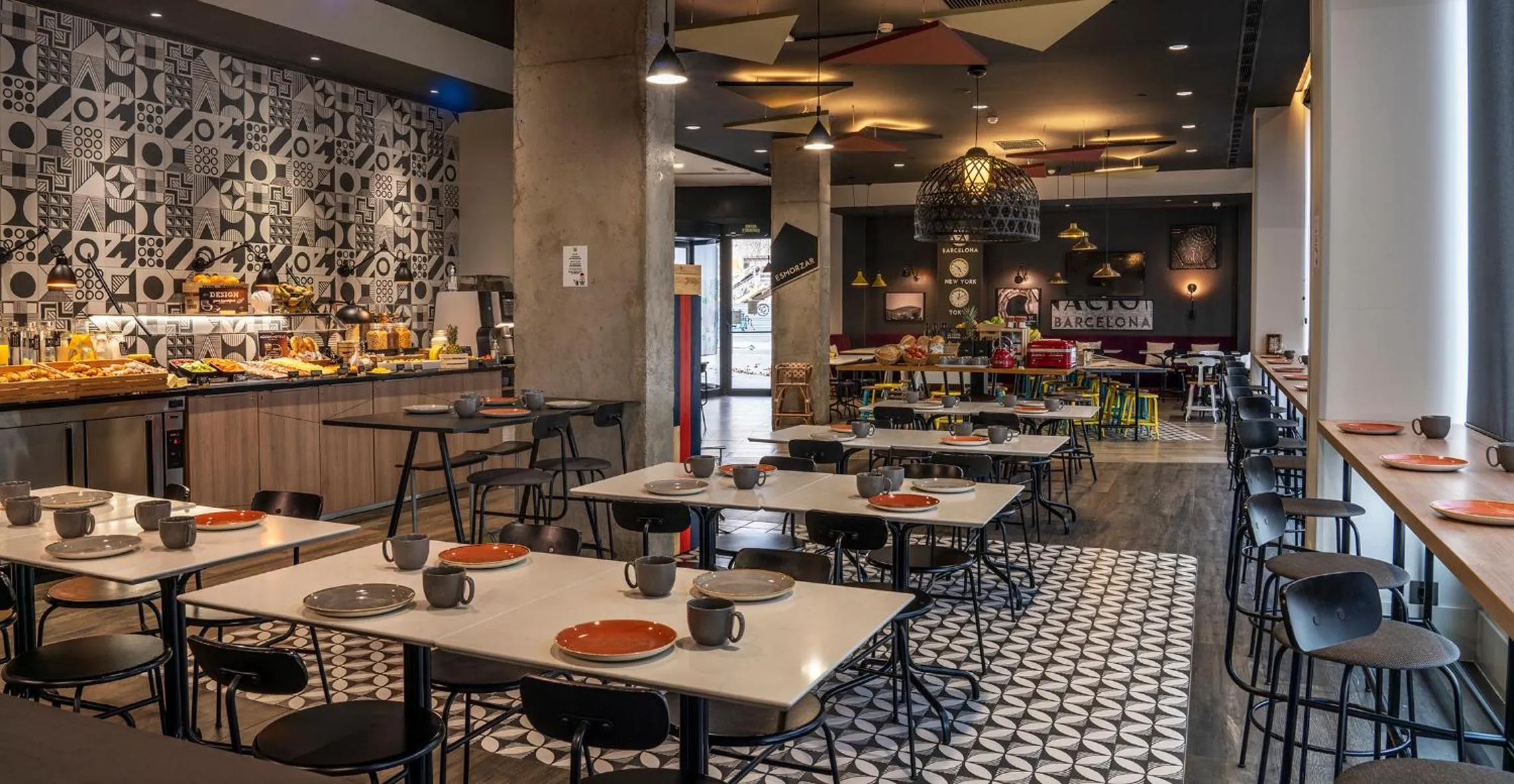 Restaurant/places to eat in ibis Styles Barcelona City Bogatell