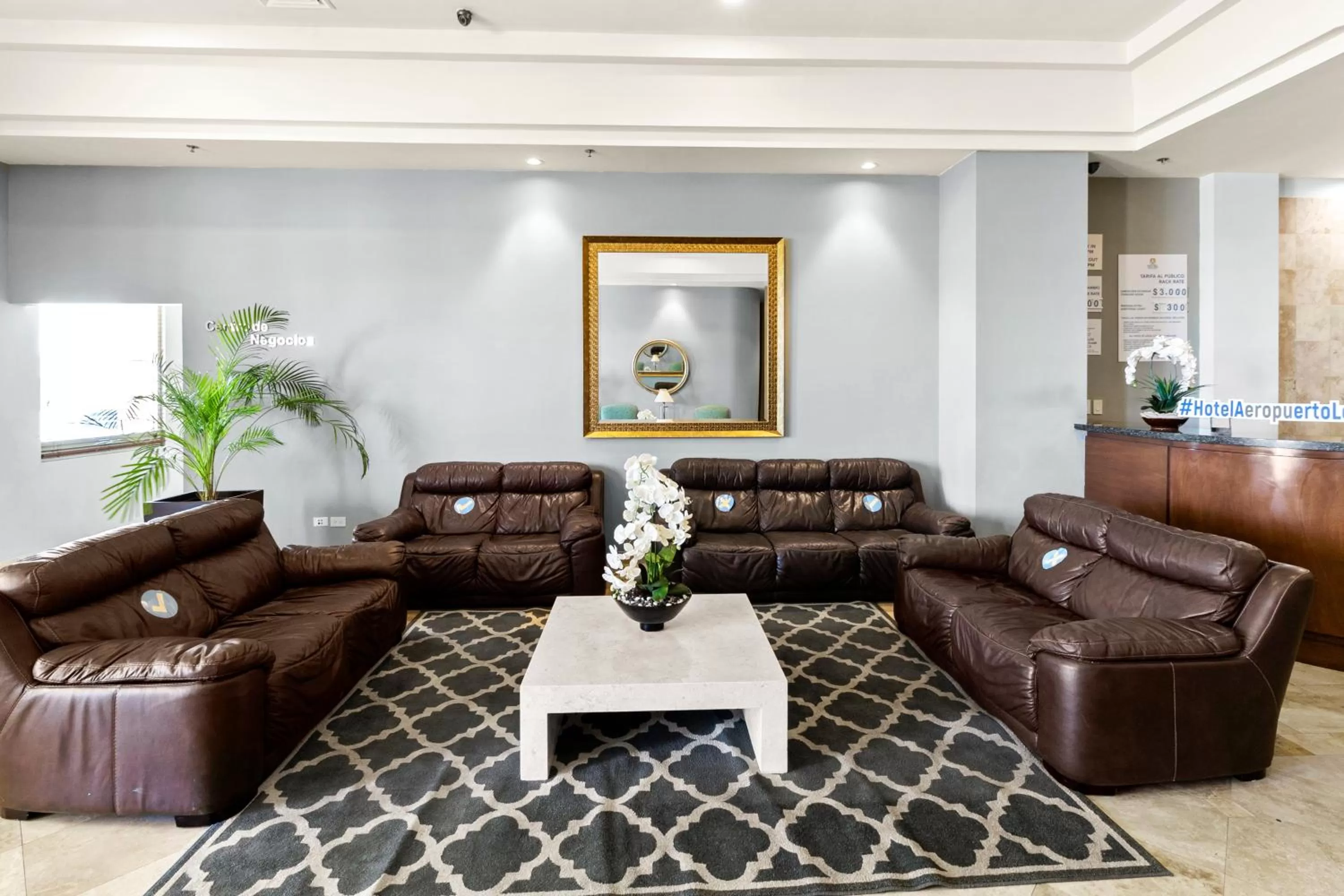 Living room in Hotel Aeropuerto Los Cabos