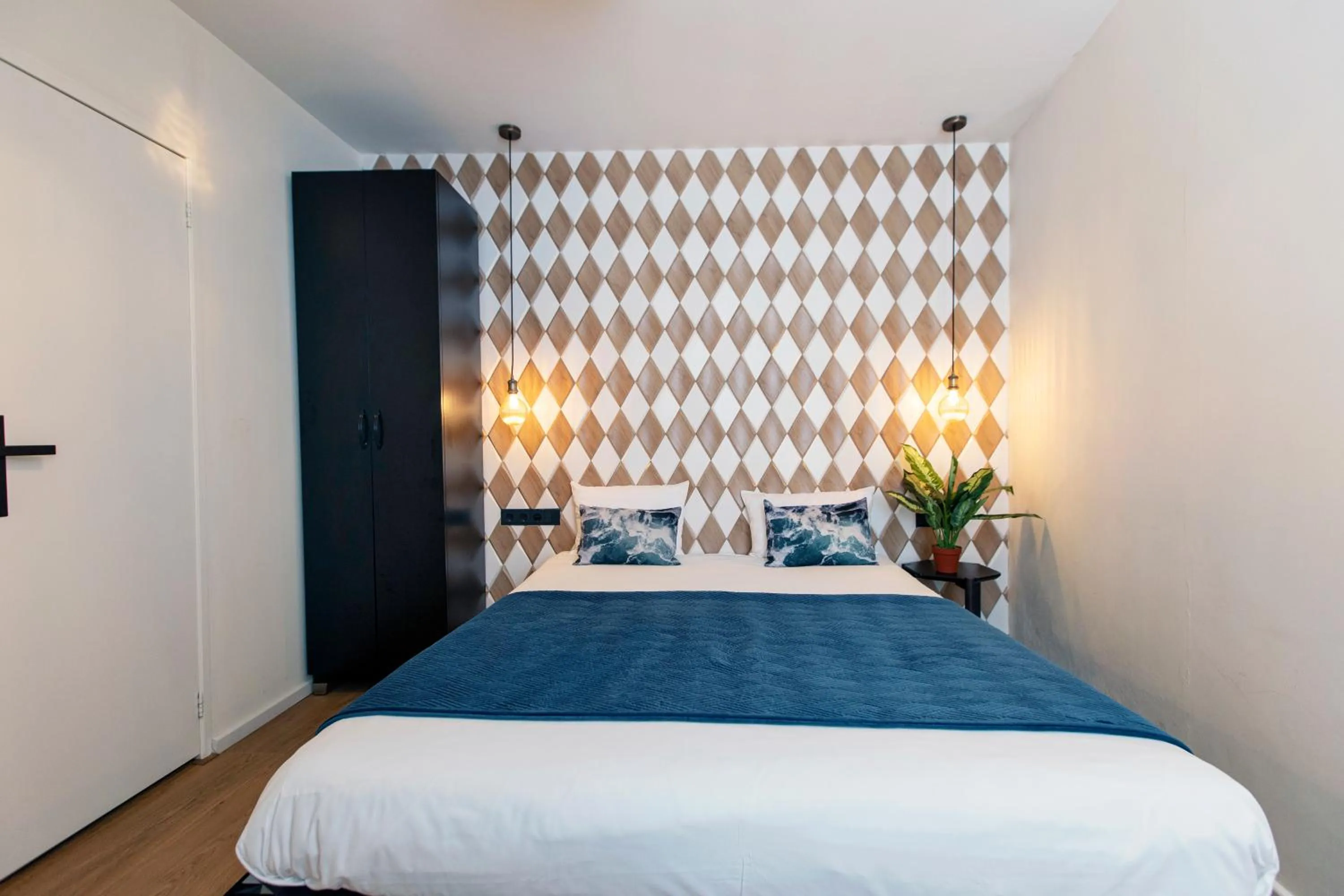 Bed in Quentin Golden Bear Hotel