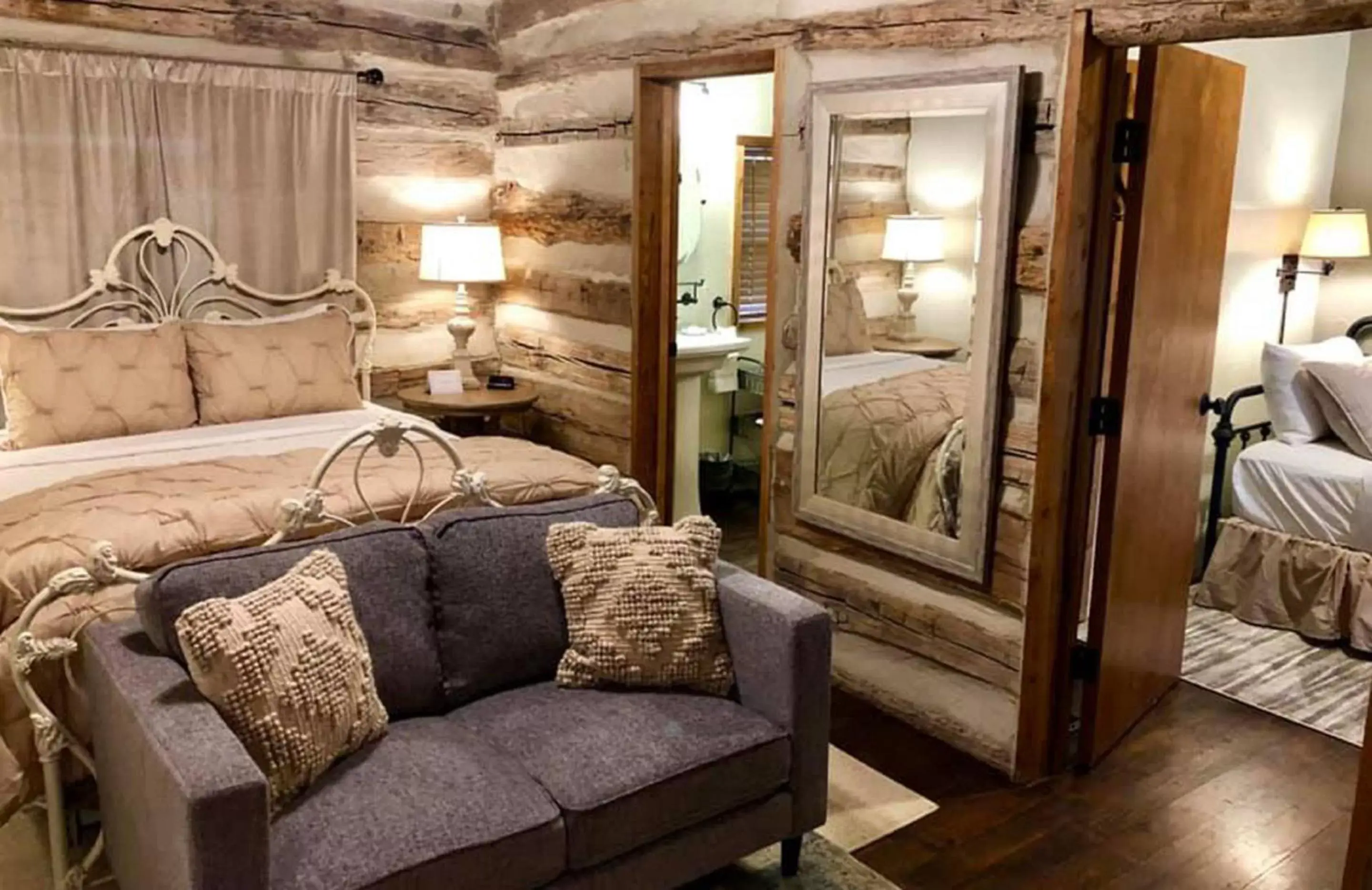 Classic Triple Room in The Kendall Classic Triple Room in The Kendall