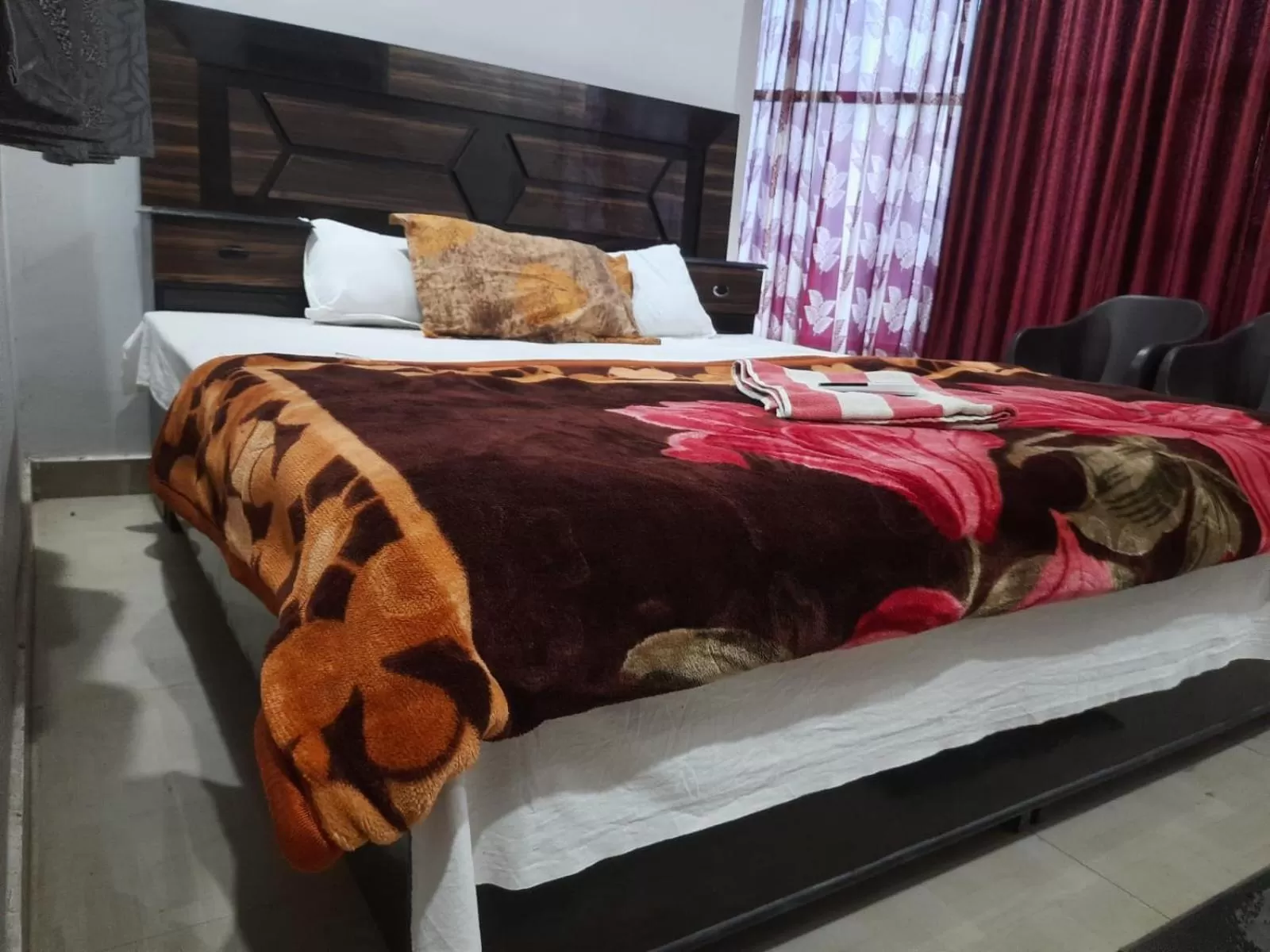 Bed in STAYMAKER Hotel Raj Ganga
