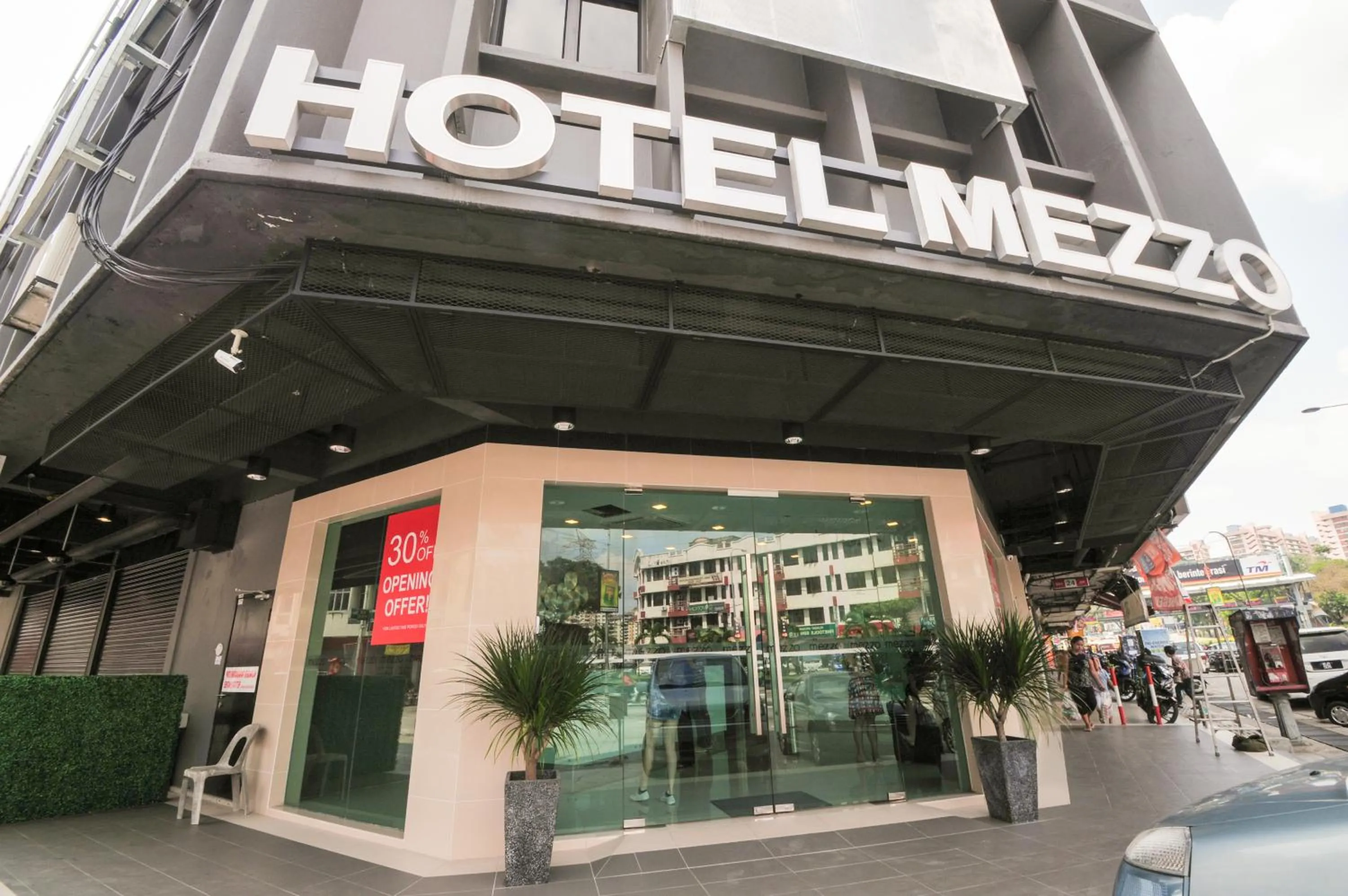 Facade/entrance in Hotel Mezzo