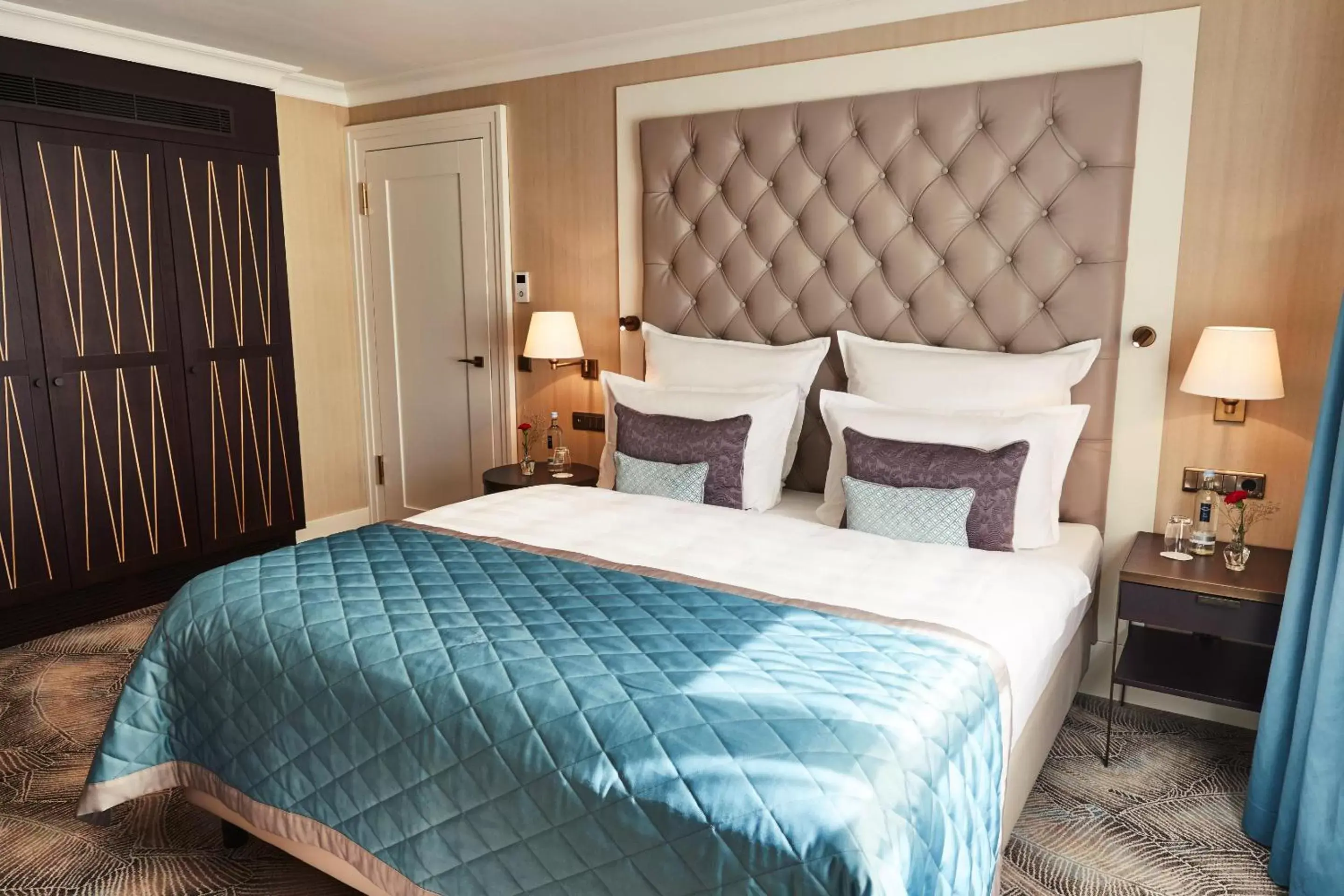 Suite in Steigenberger ICON Grandhotel & Spa Petersberg Suite in Steigenberger ICON Grandhotel & Spa Petersberg