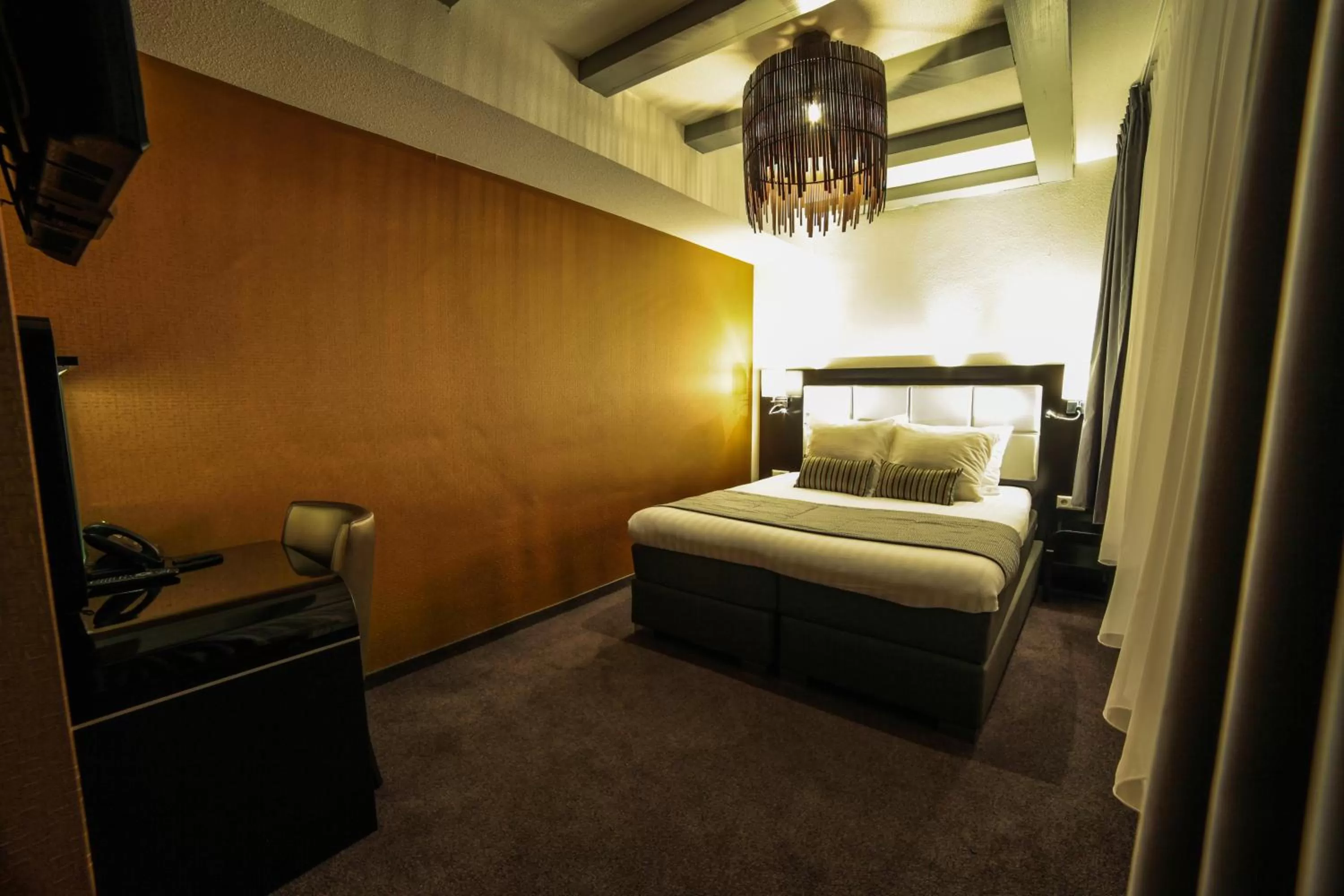 Bed in Hotel Mansion