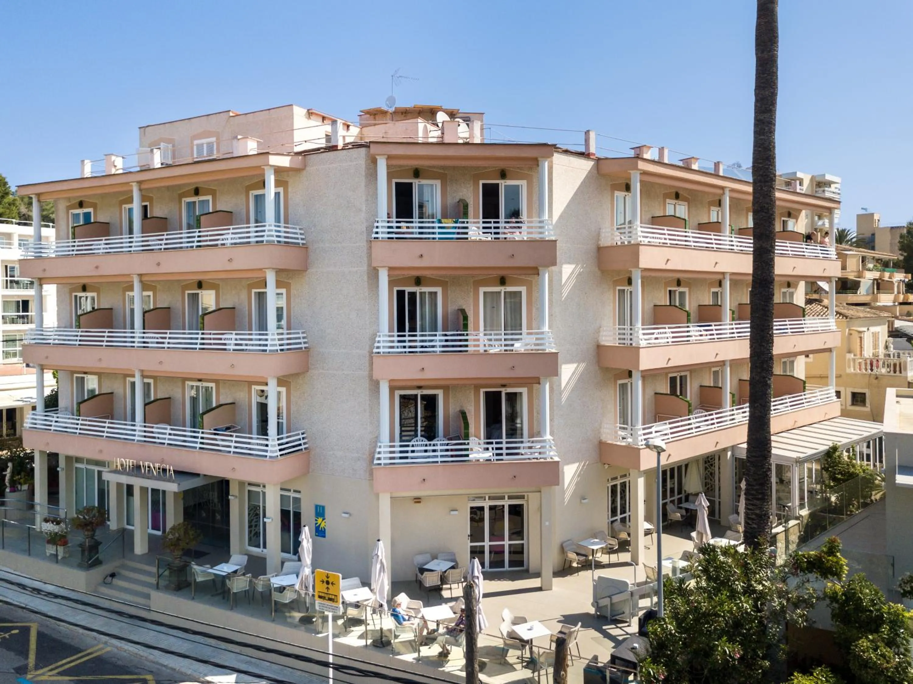 Property building in Hotel Venecia Paguera