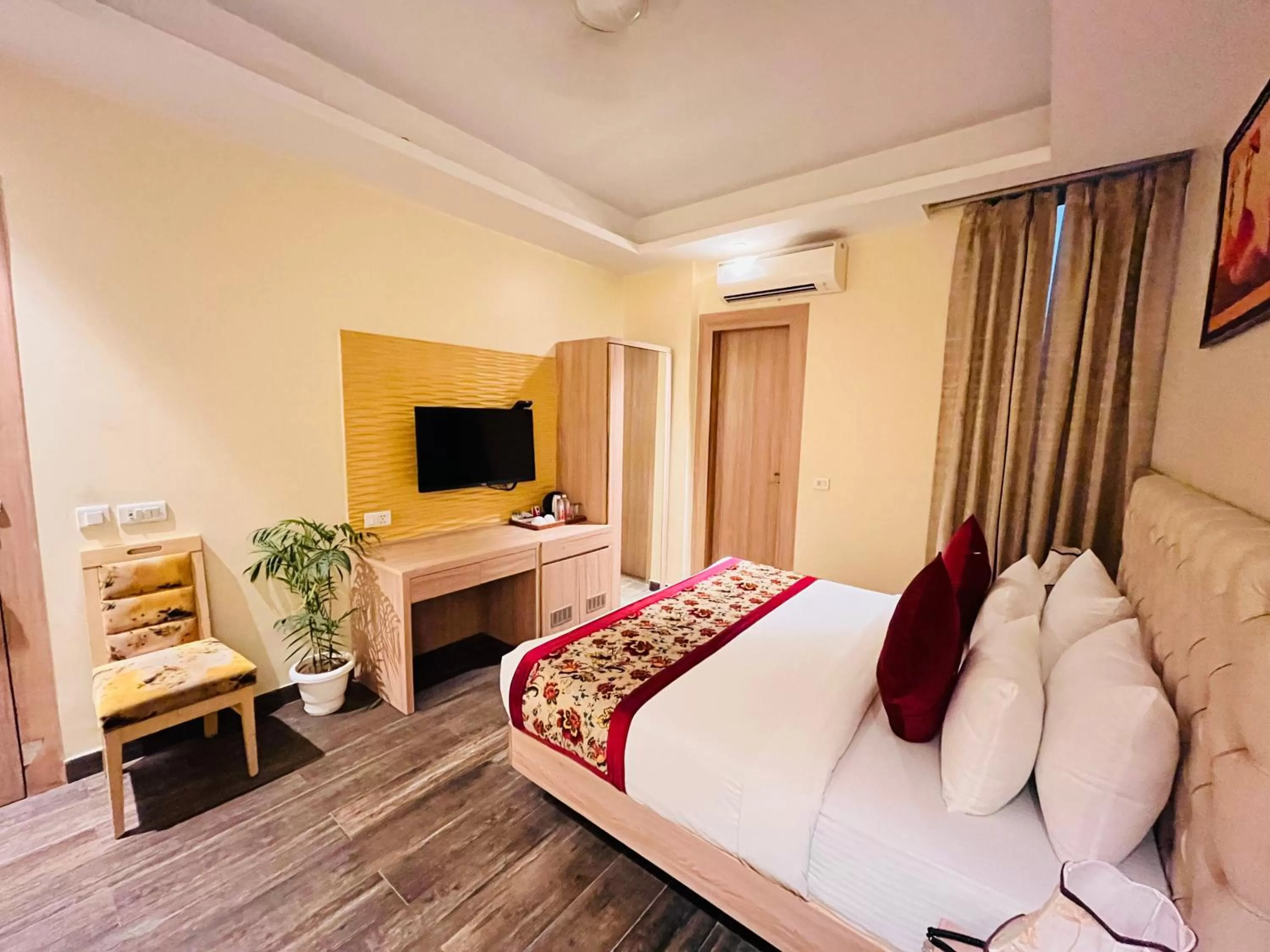 Bed in Hotel Banz near Delhi Airport