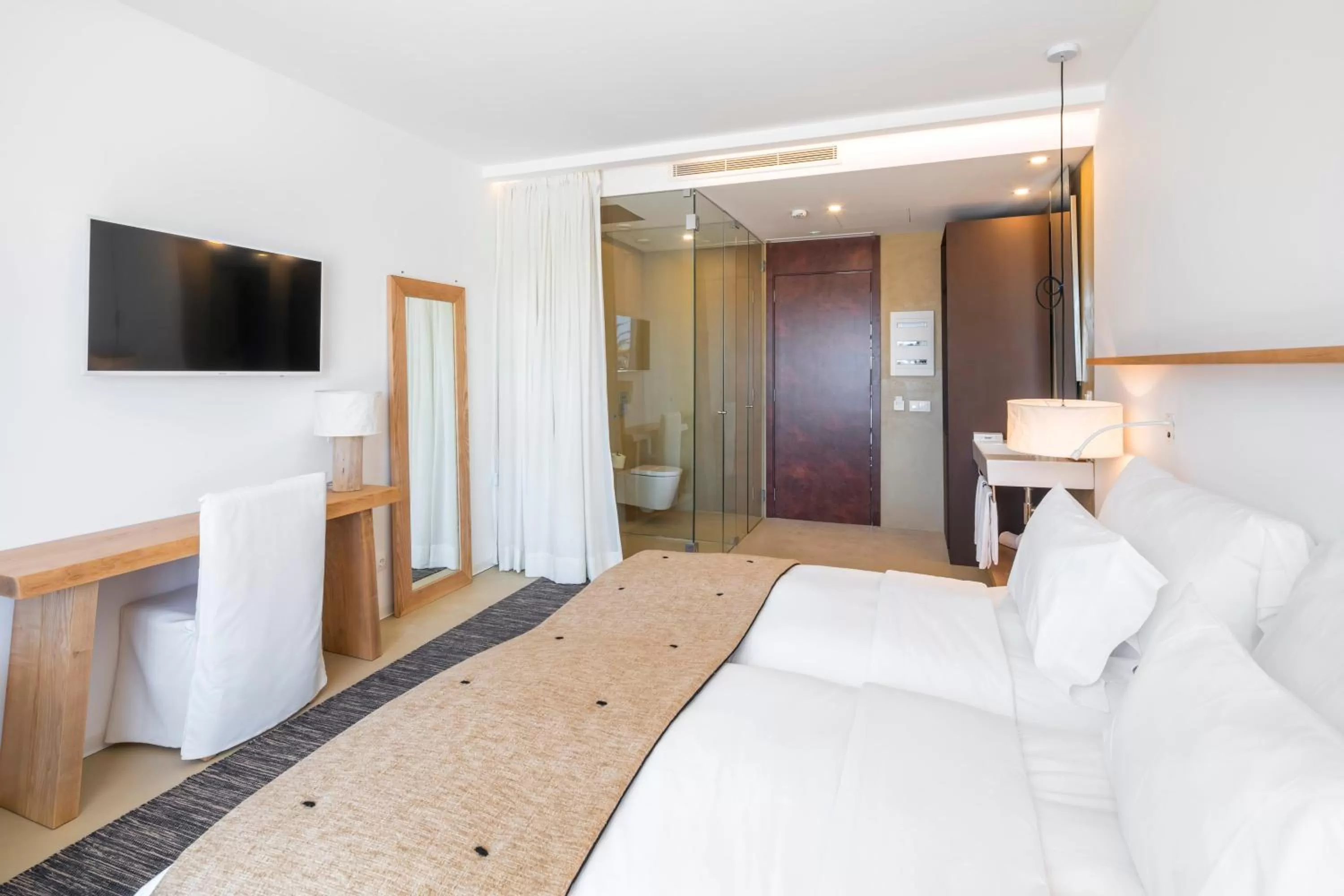 Bedroom, Bed in Lagos Avenida Hotel