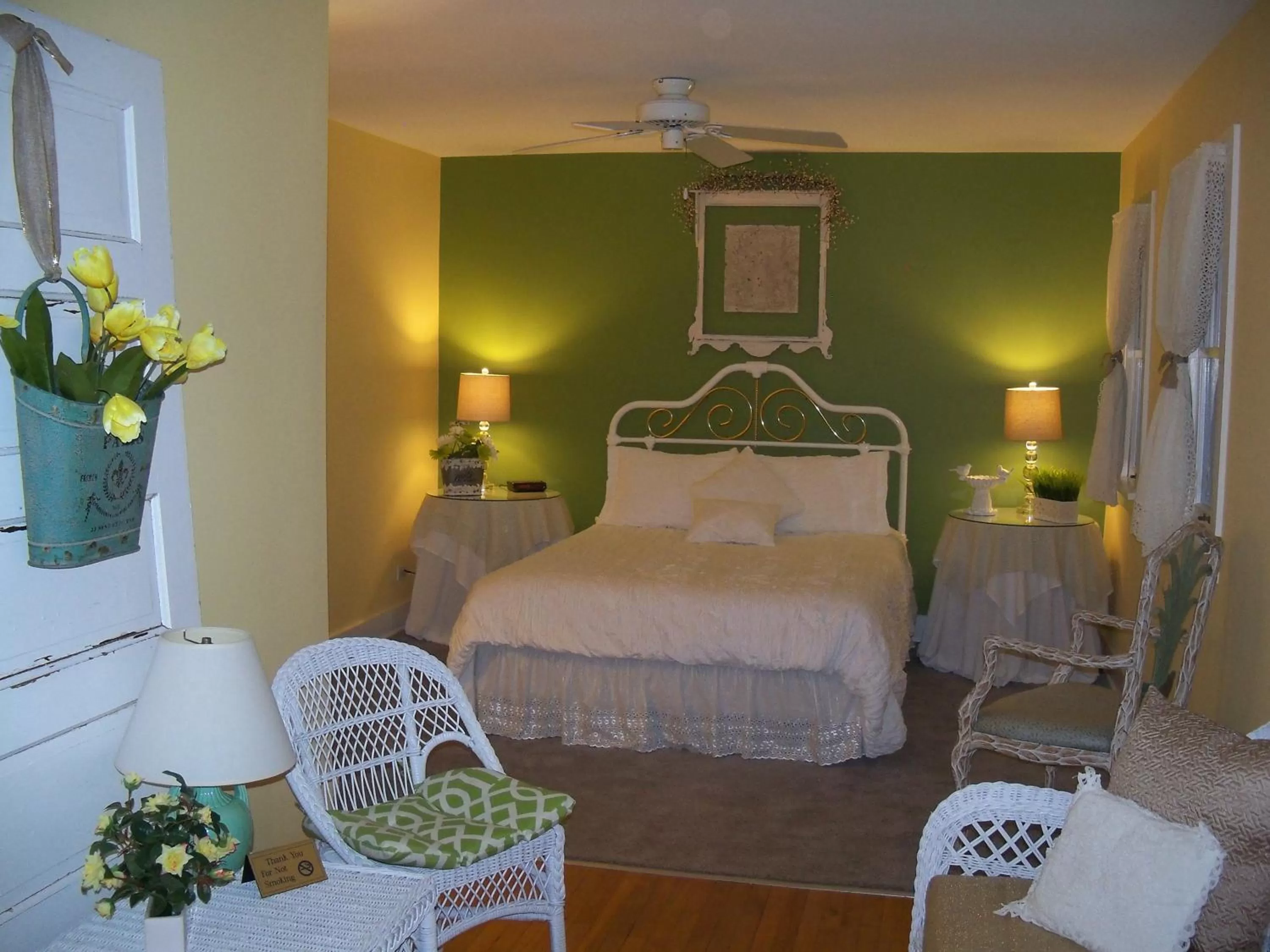 Queen Room - Spring in The Inn at Union Pier