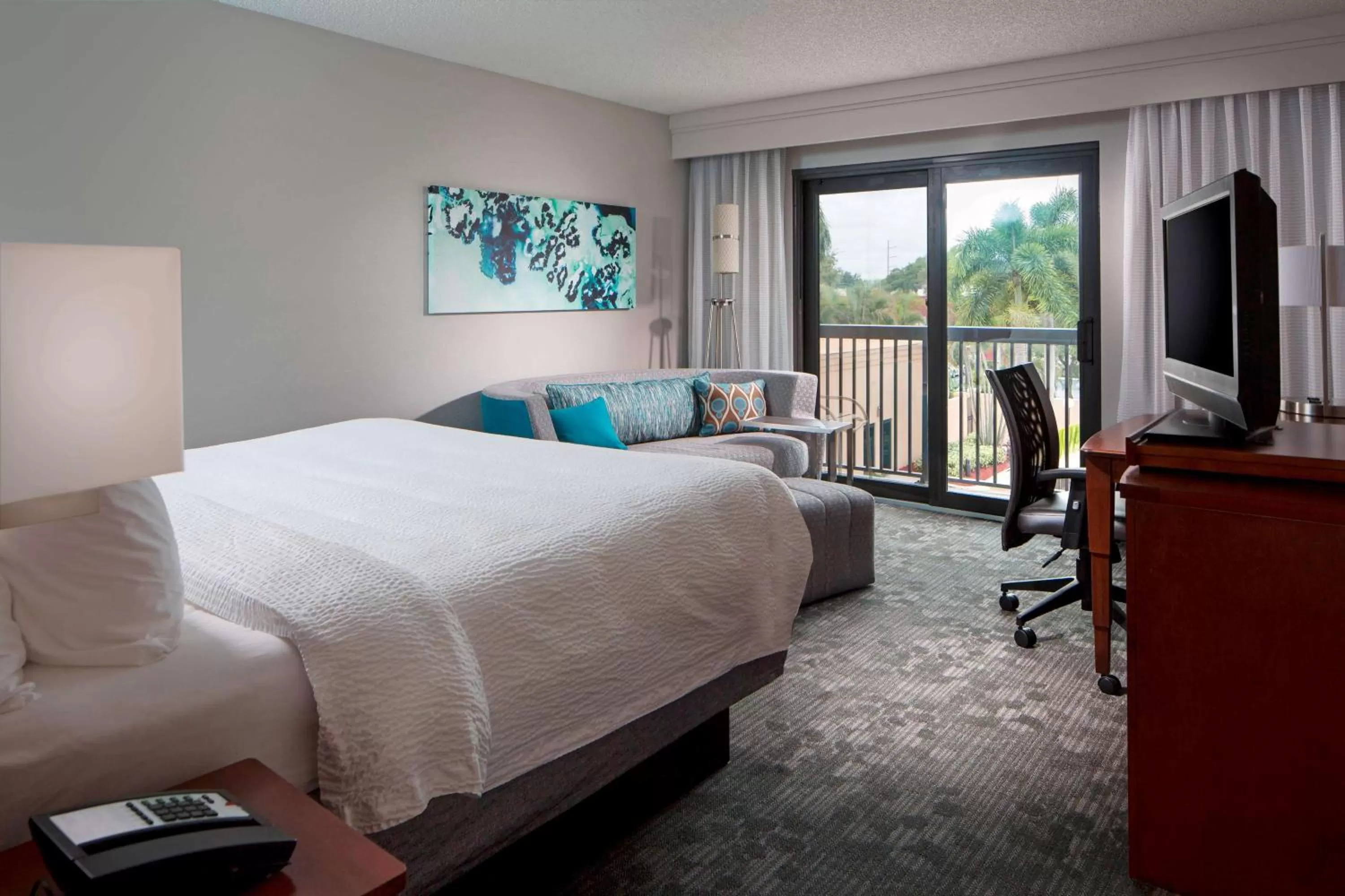 Photo of the whole room, Bed in Sonesta Select Boca Raton Town Center