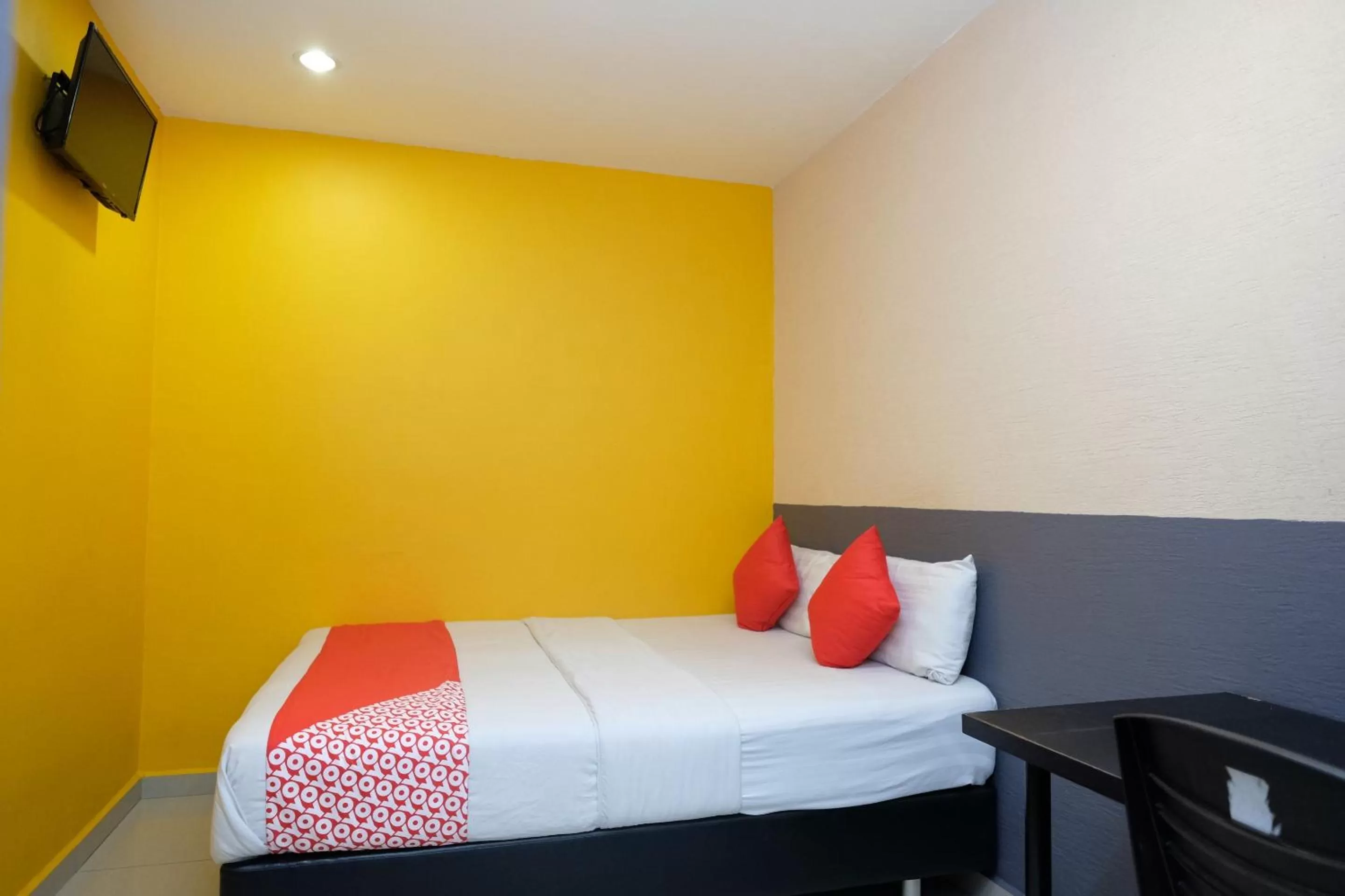 Photo of the whole room, Bed in Hotel De' Tees, Masai Utama