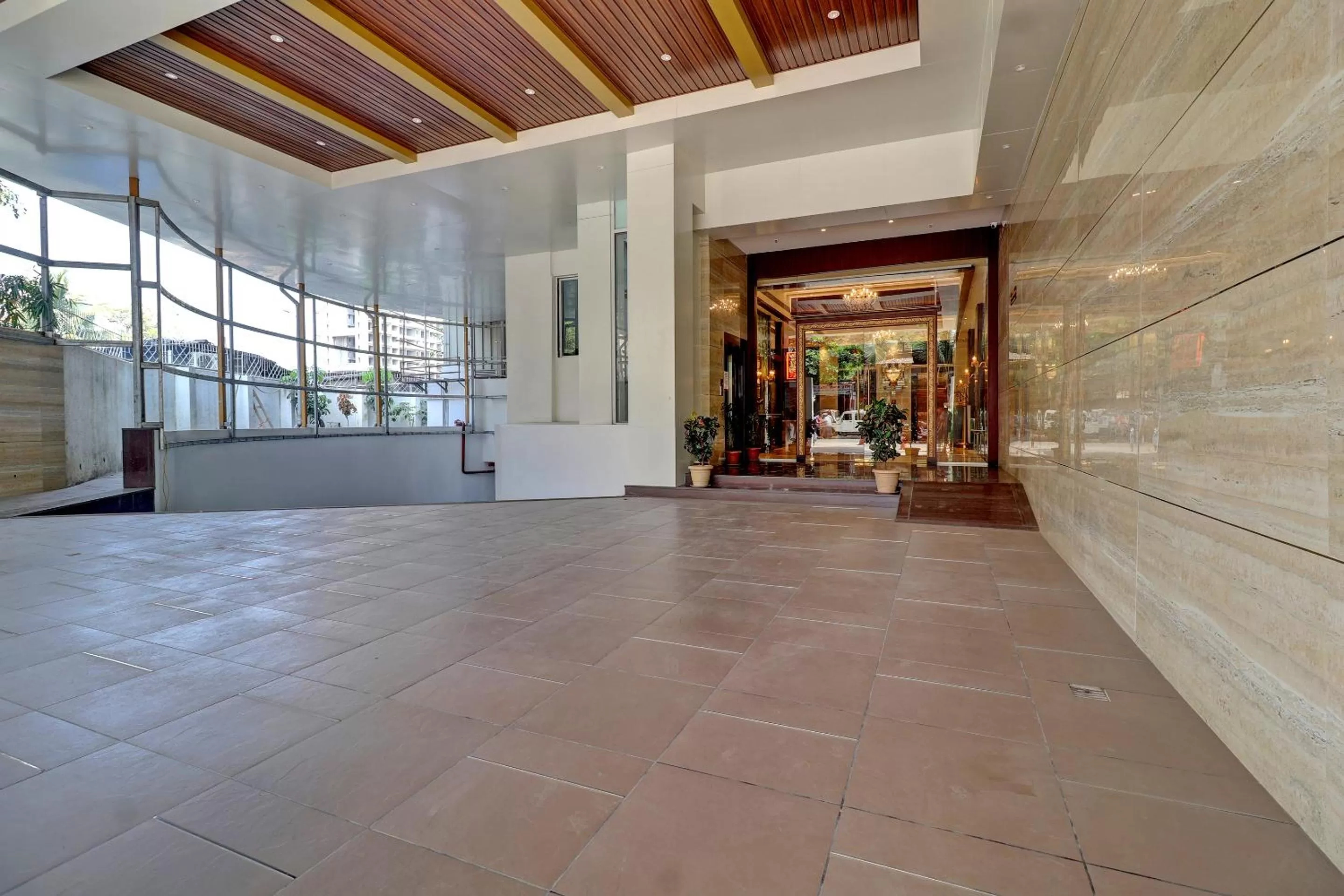 Facade/entrance in Hotel Gurudev Grand