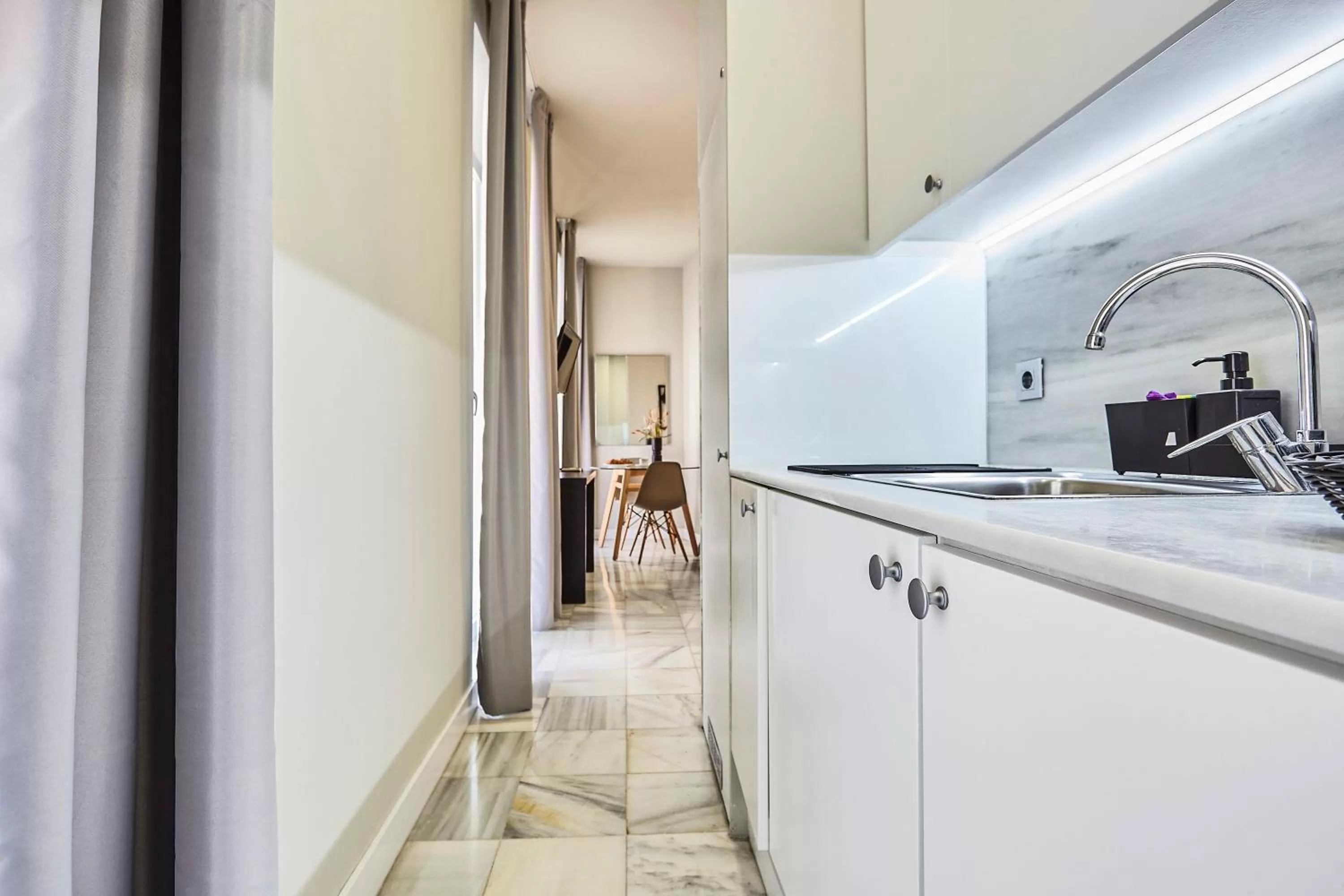 Kitchen/Kitchenette in Hello Alicante Apartamentos