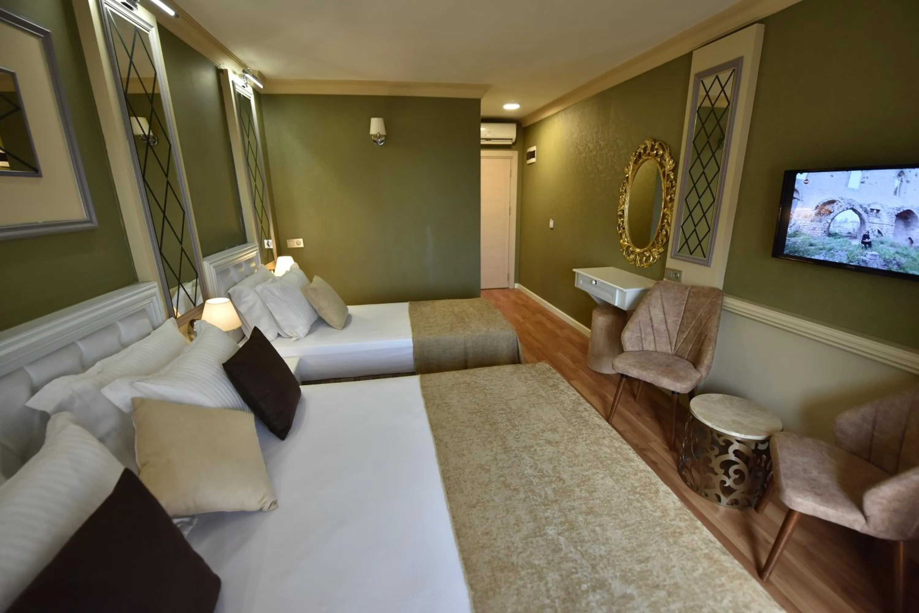 Photo of the whole room in Sunlight Hotel